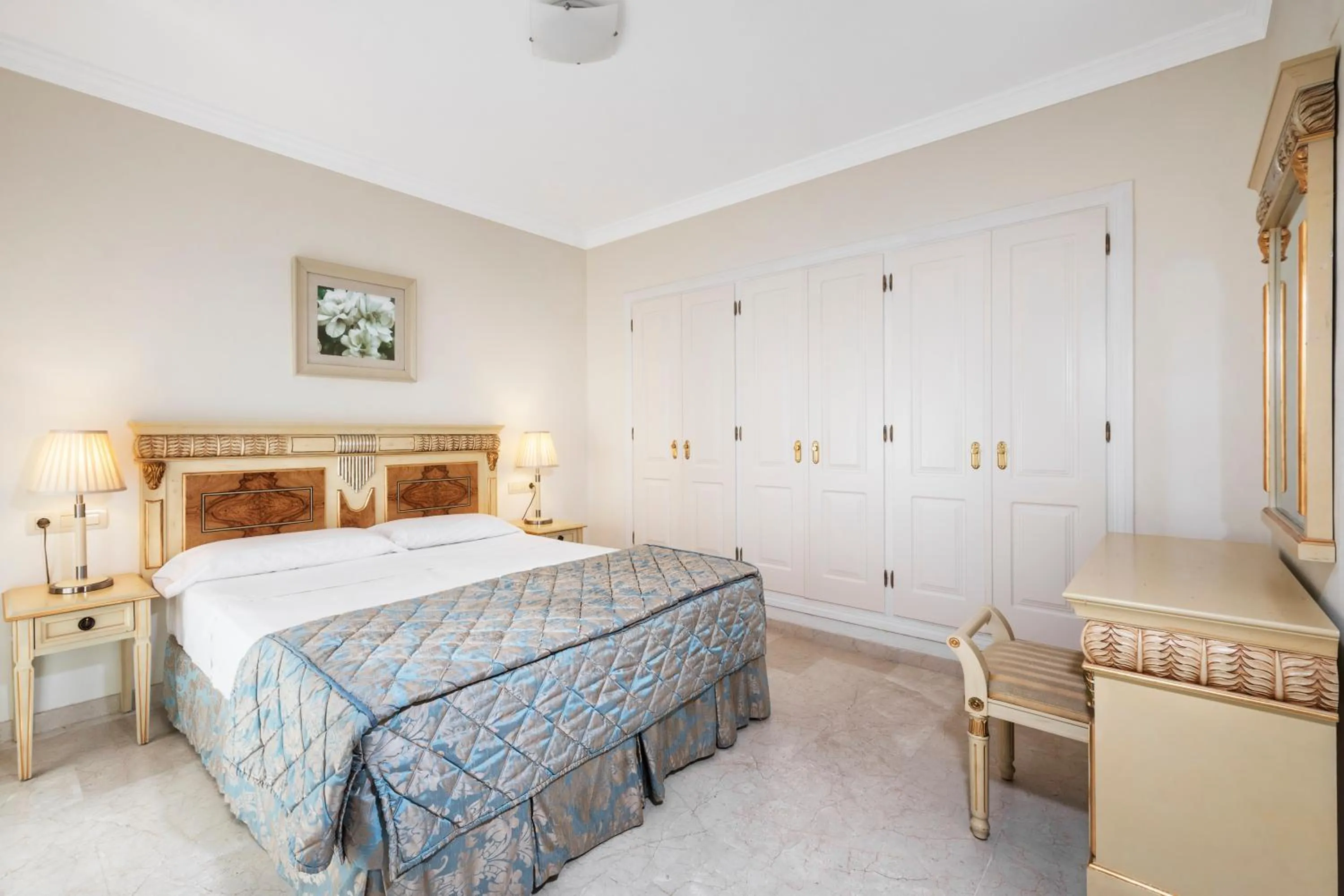 Photo of the whole room, Bed in Colina del Paraiso