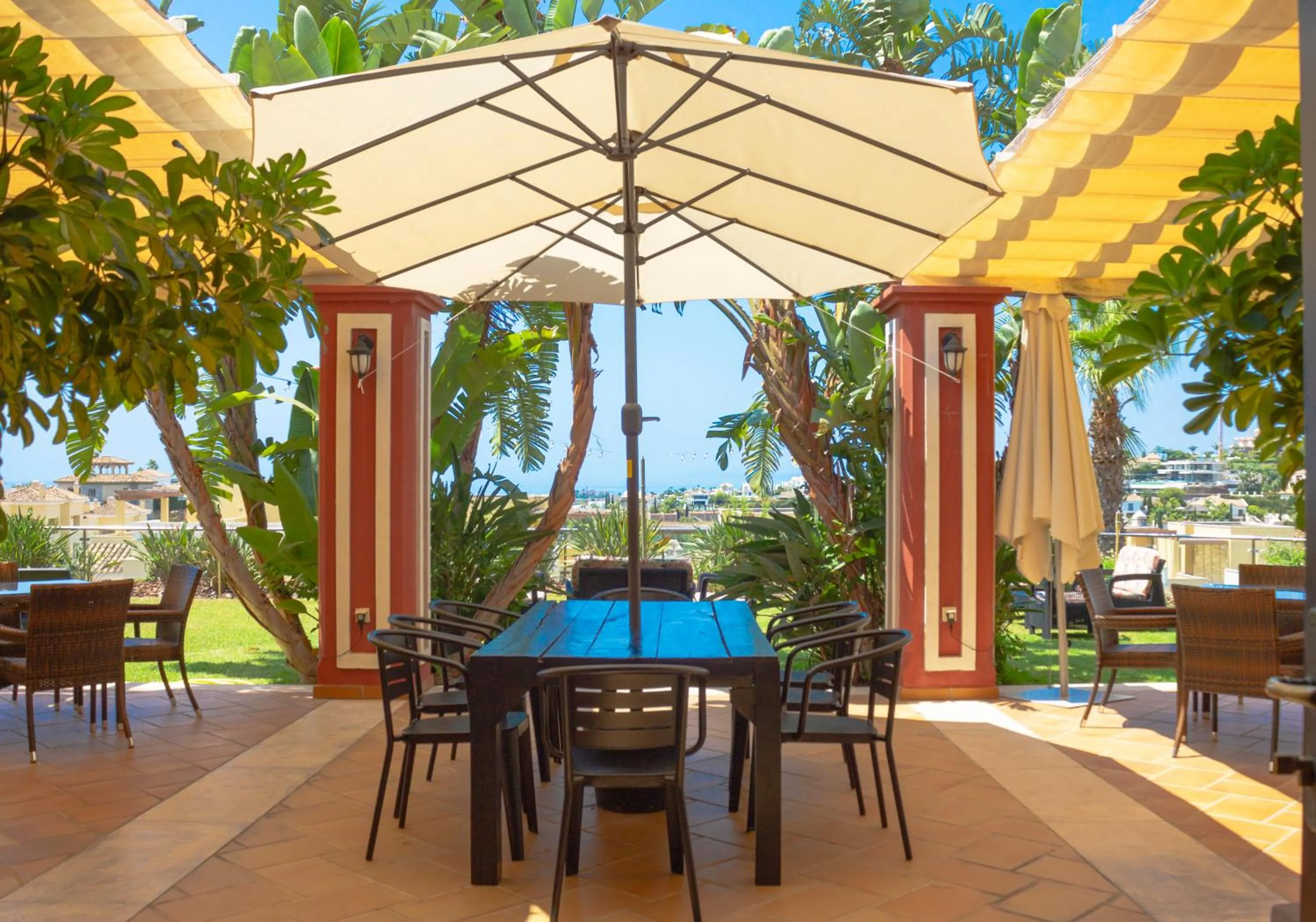 Restaurant/places to eat in Colina del Paraiso