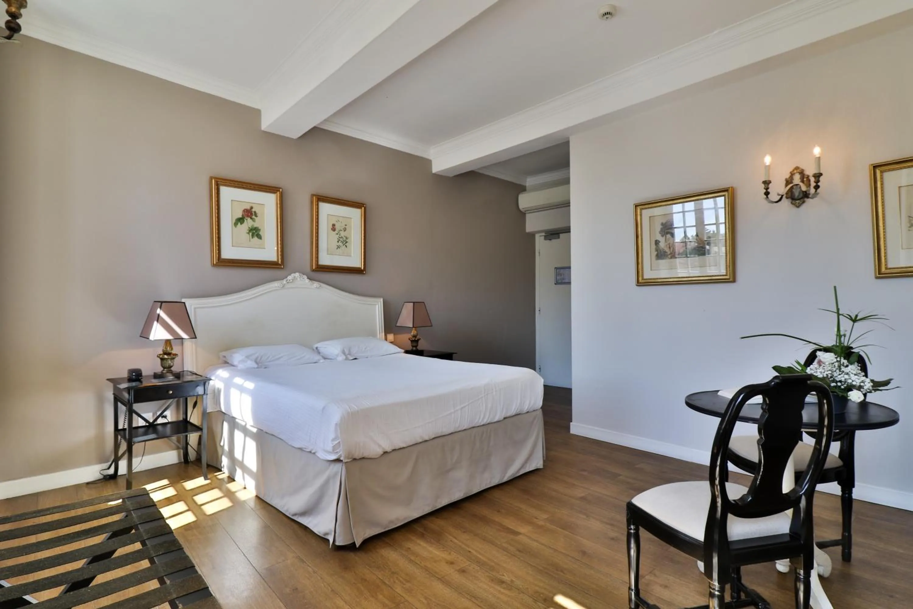 Bedroom, Bed in Hotel Du Midi