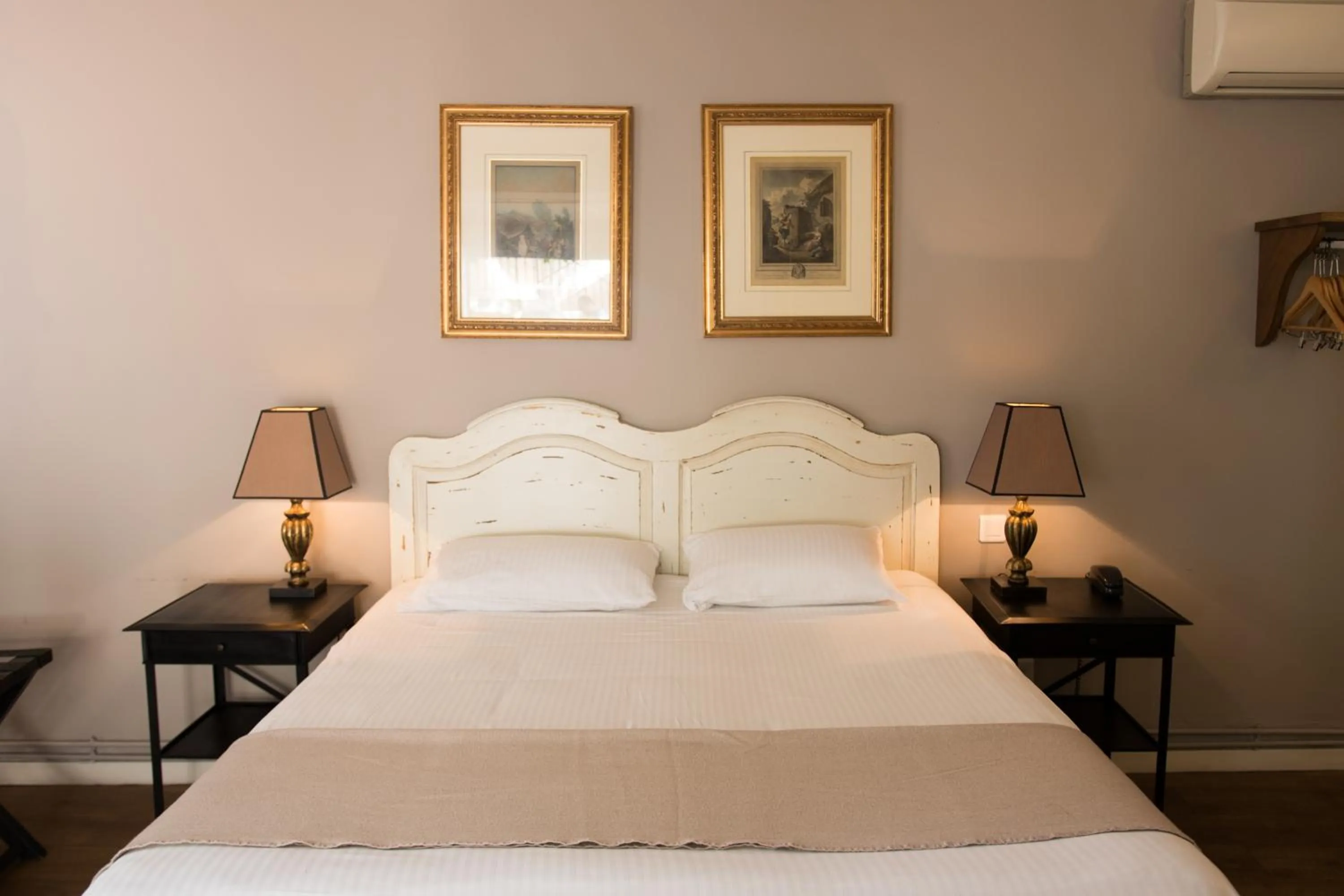 Bedroom, Bed in Hotel Du Midi