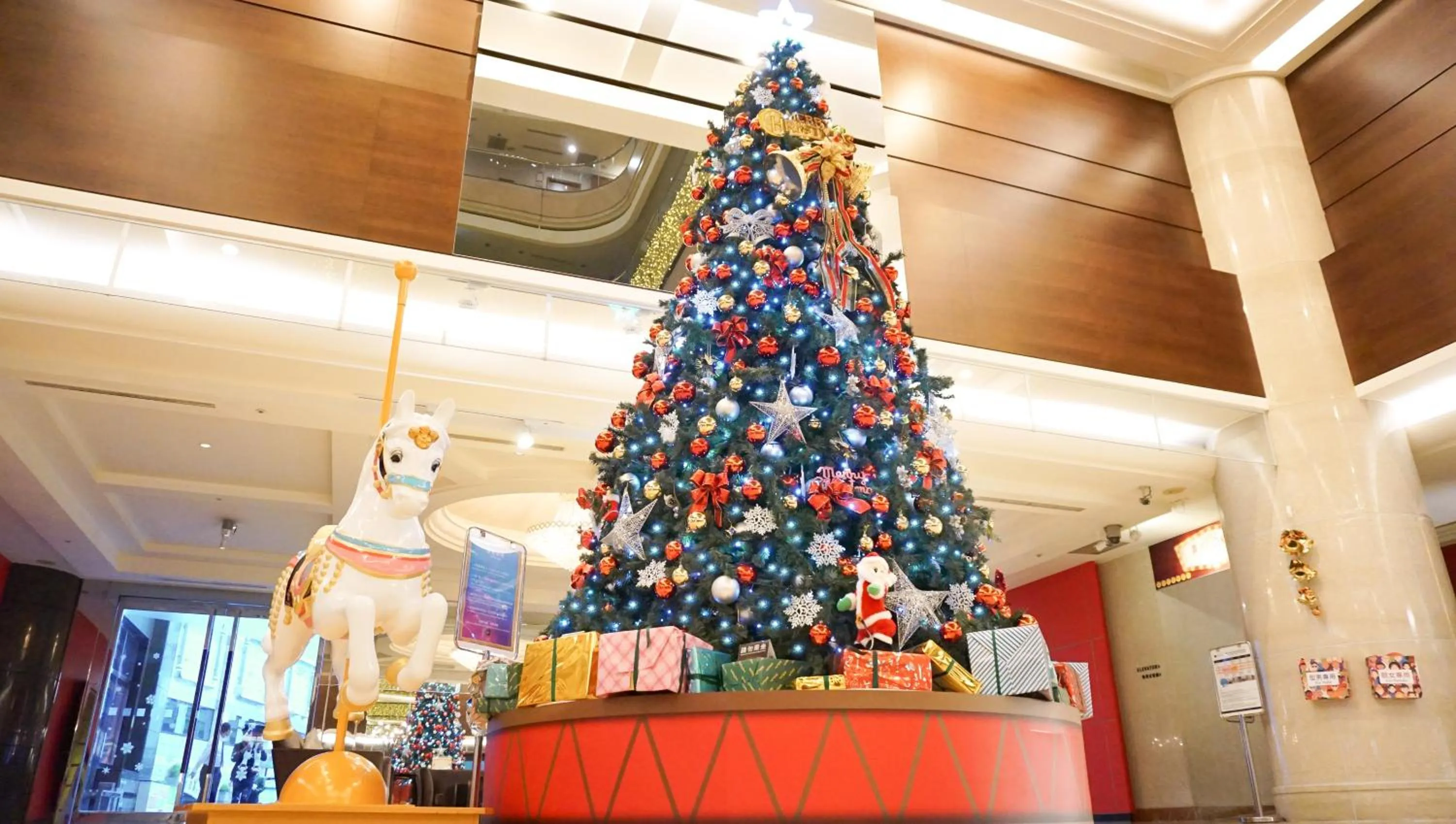 Lobby or reception in HiONE Holiday Hotel