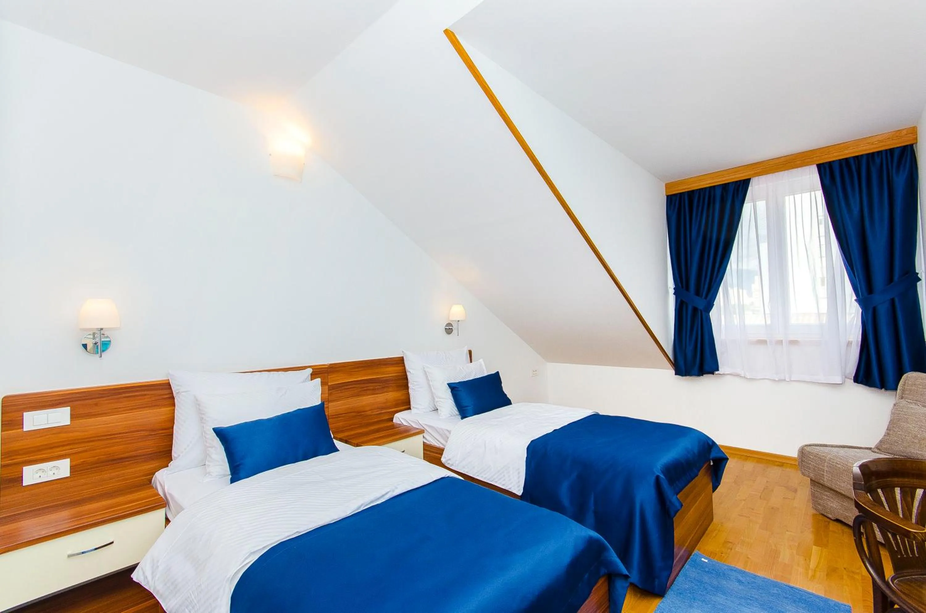 Staff, Bed in Palma Rooms B&B