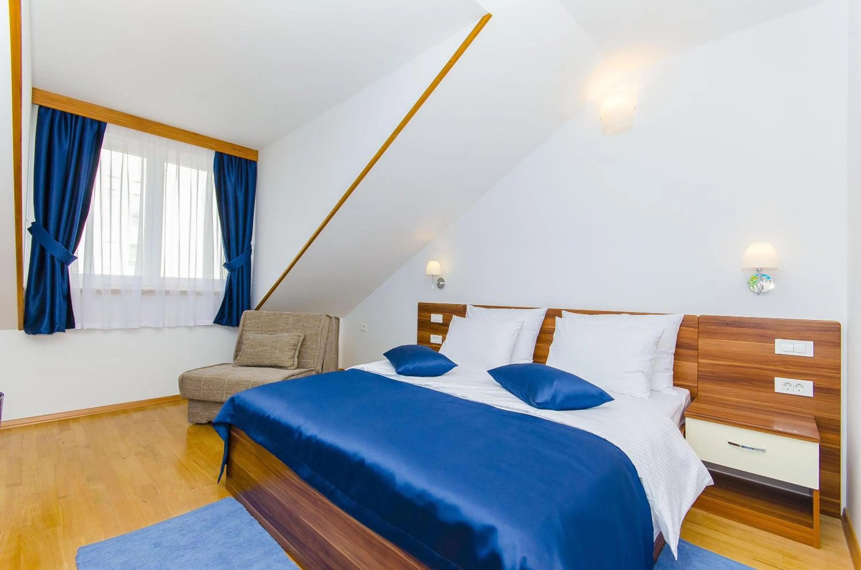 Staff, Bed in Palma Rooms B&B