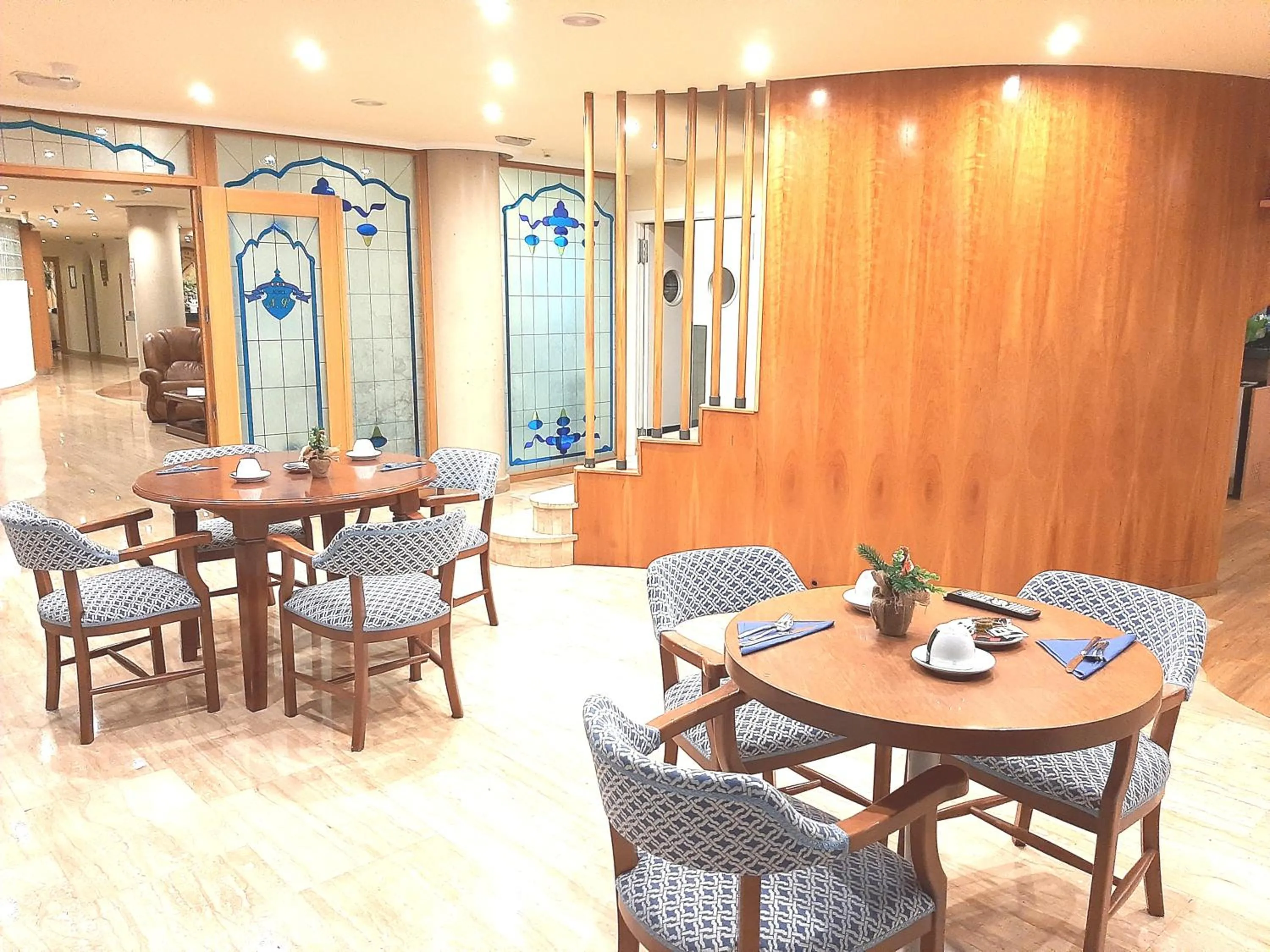 Restaurant/places to eat in Hotel Nueva Plaza