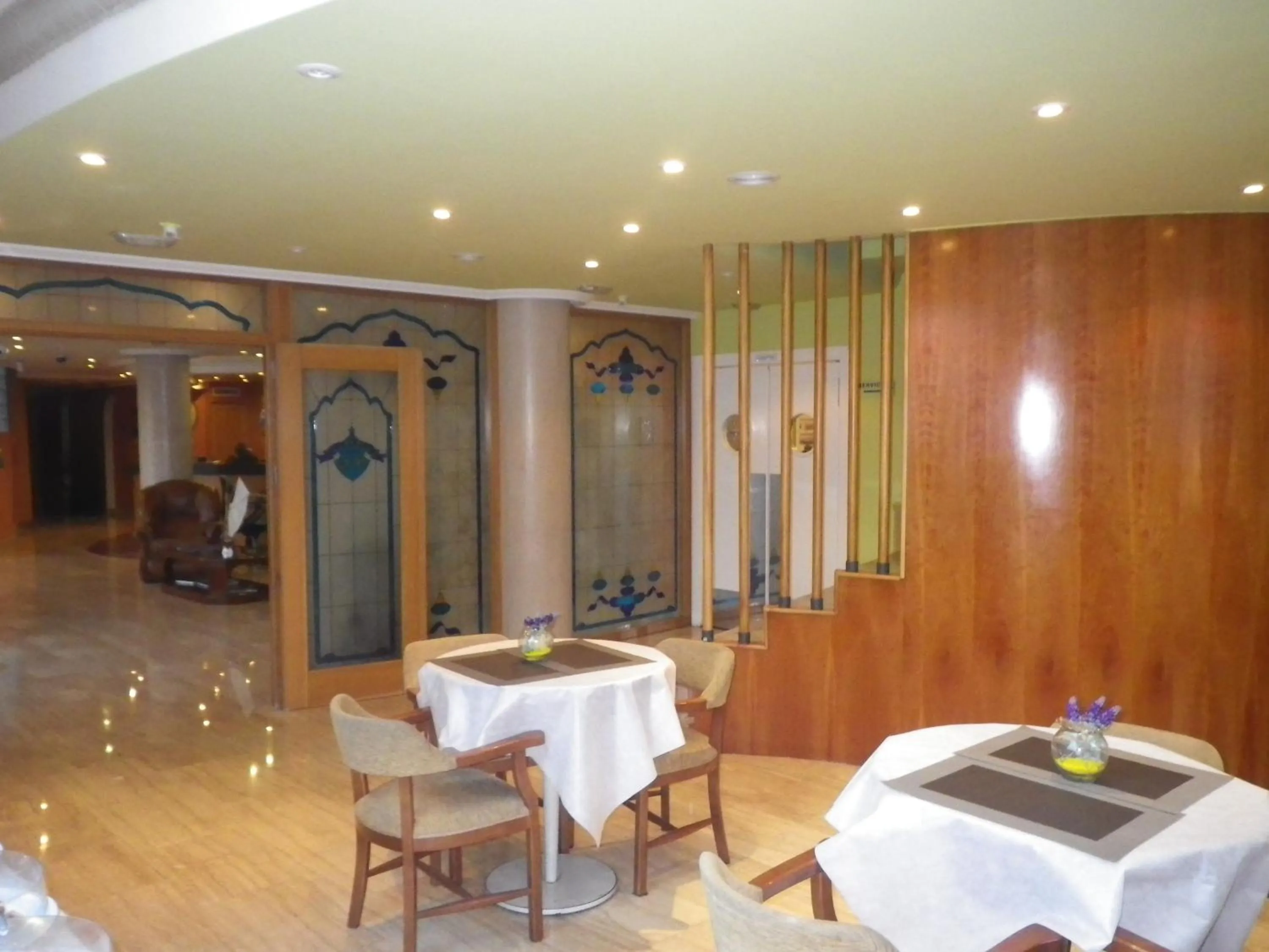 Restaurant/places to eat in Hotel Nueva Plaza