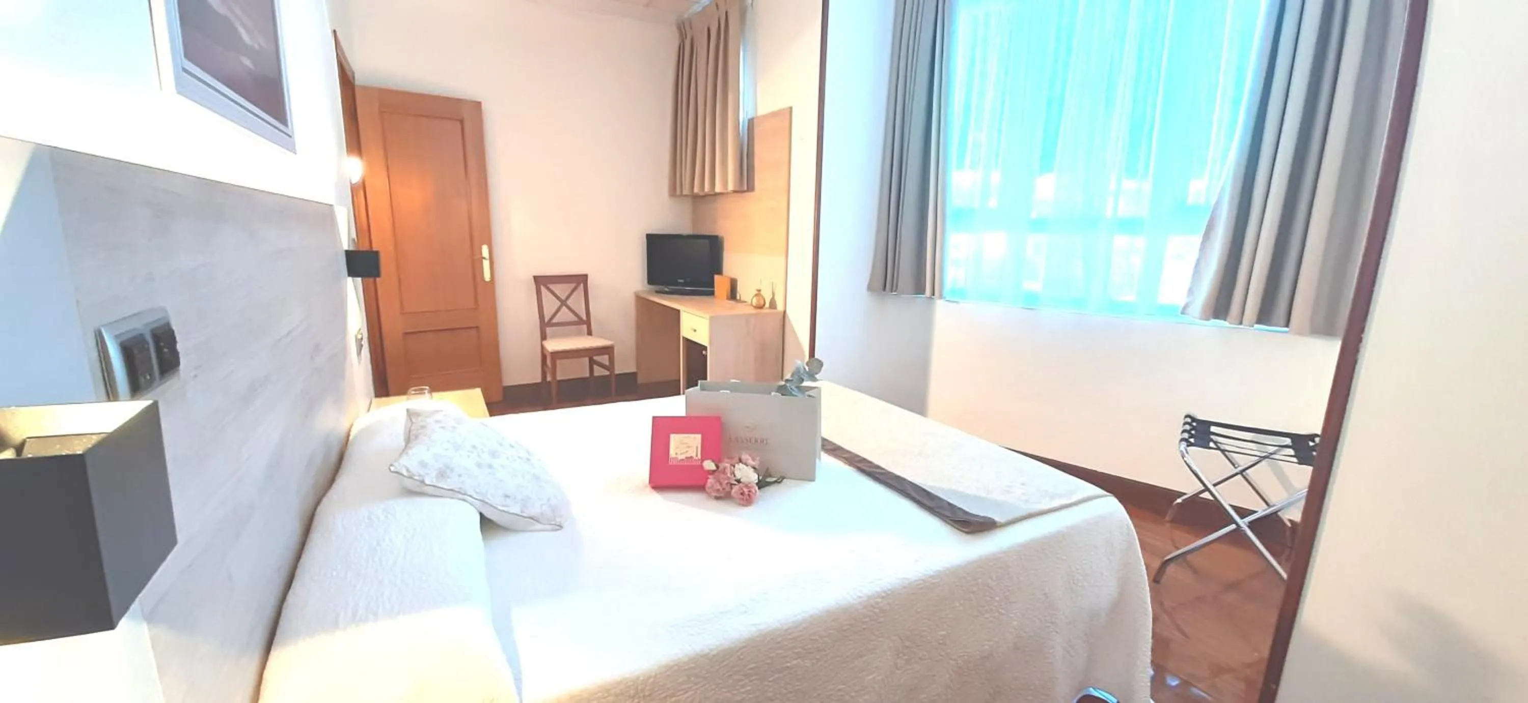 Bedroom, Bed in Hotel Nueva Plaza