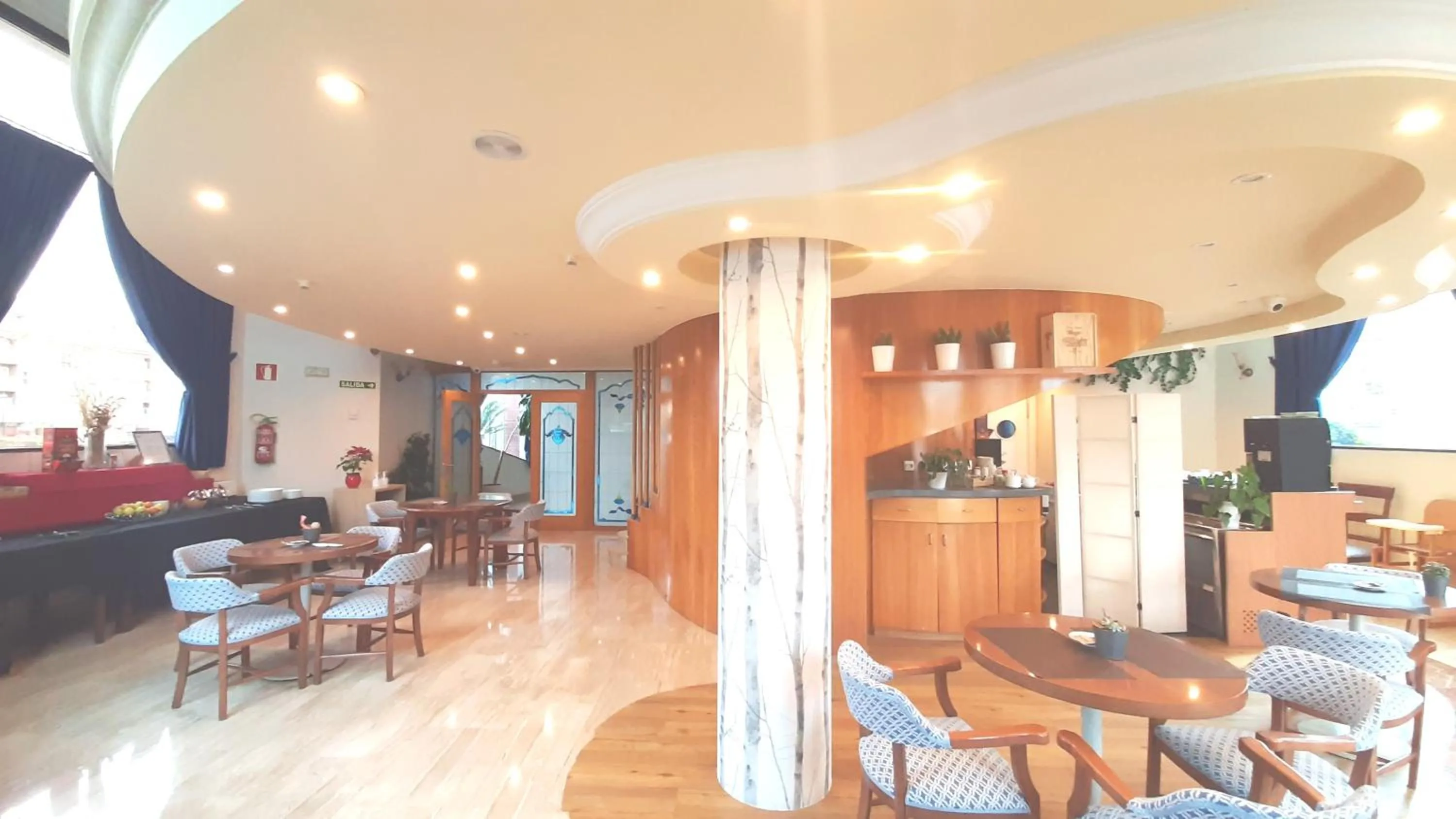 Restaurant/places to eat in Hotel Nueva Plaza