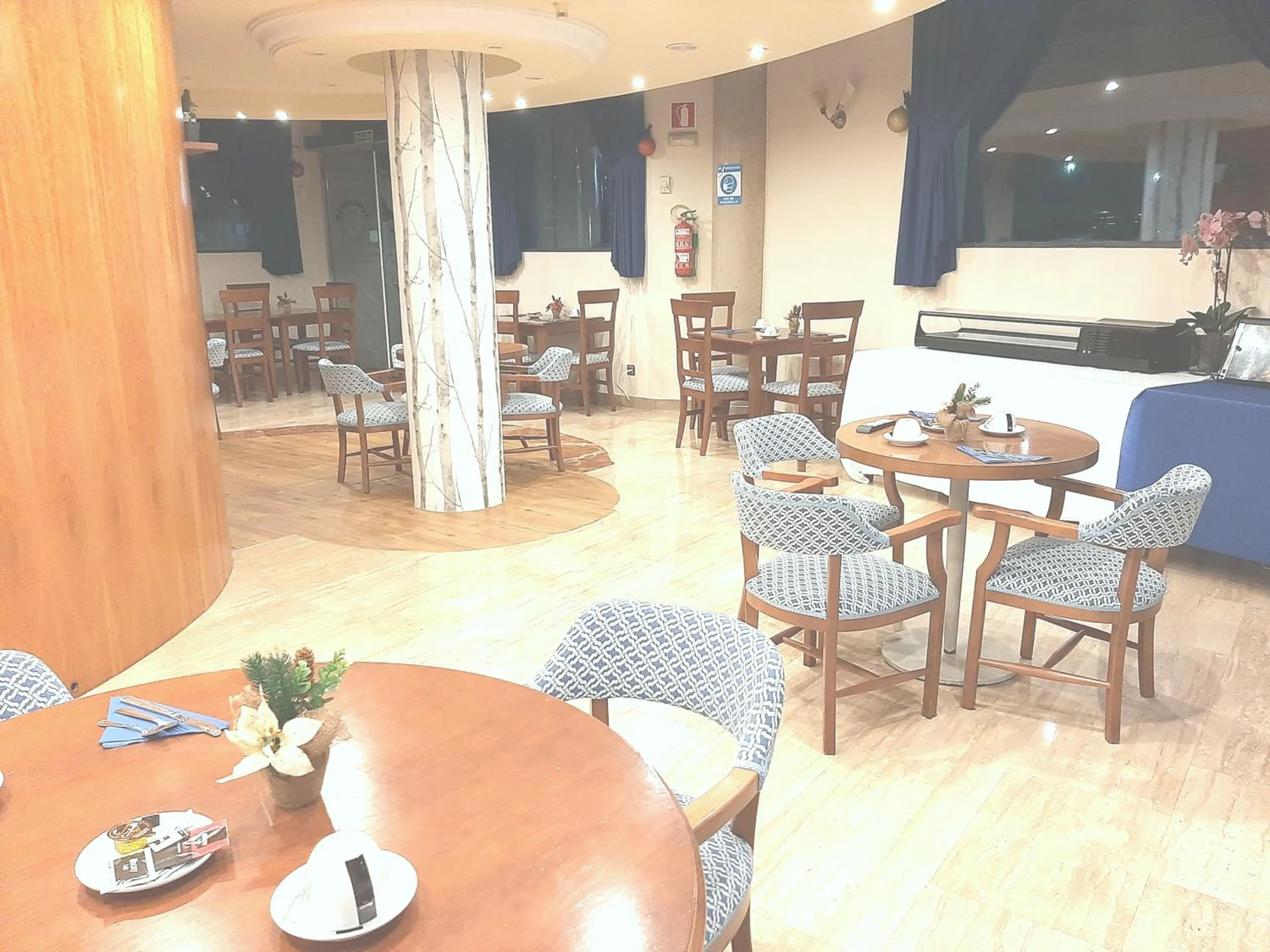 Restaurant/places to eat in Hotel Nueva Plaza