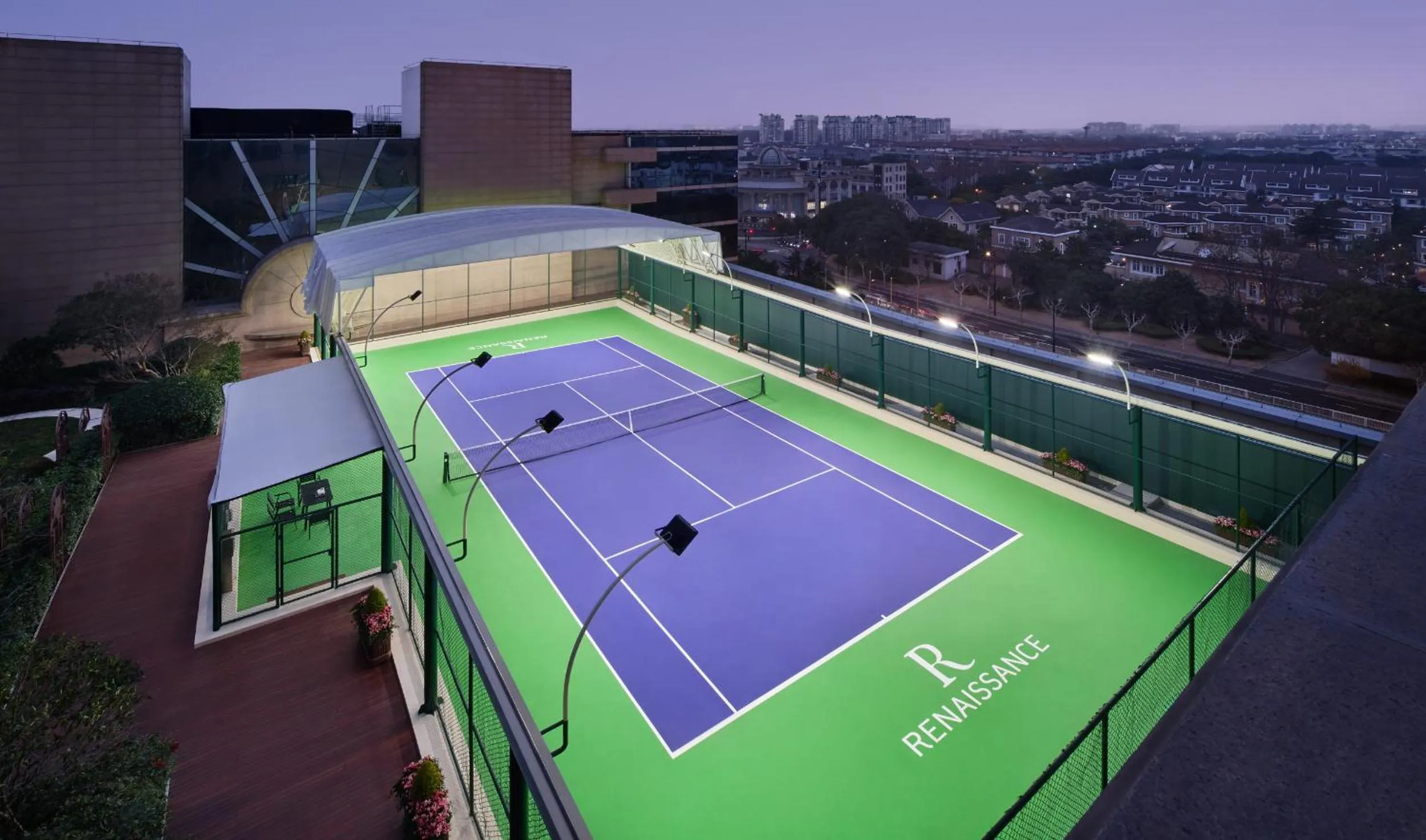Tennis court in Renaissance Shanghai Hongqiao