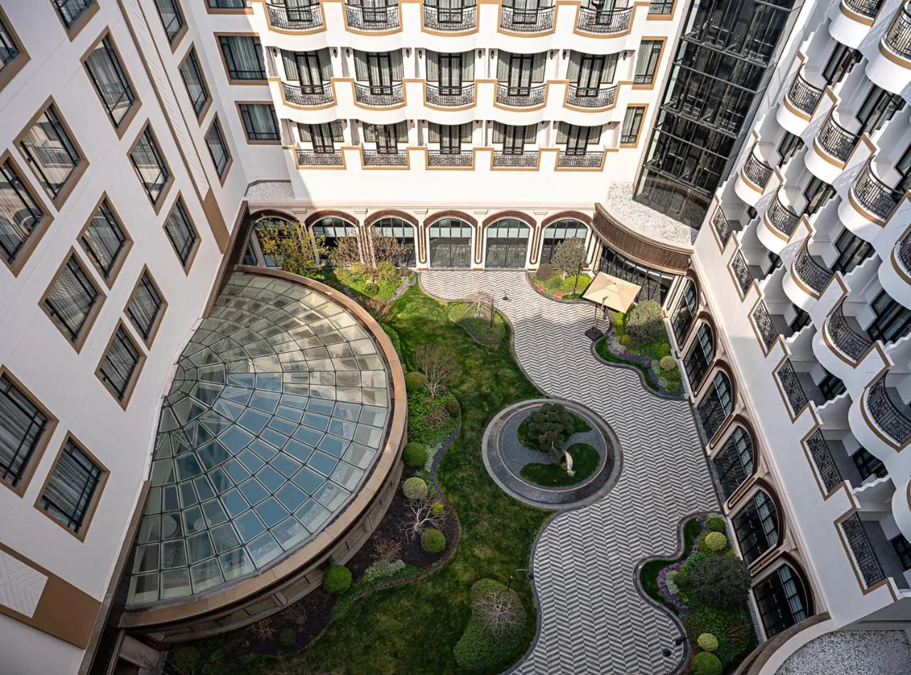 Garden in Renaissance Shanghai Hongqiao