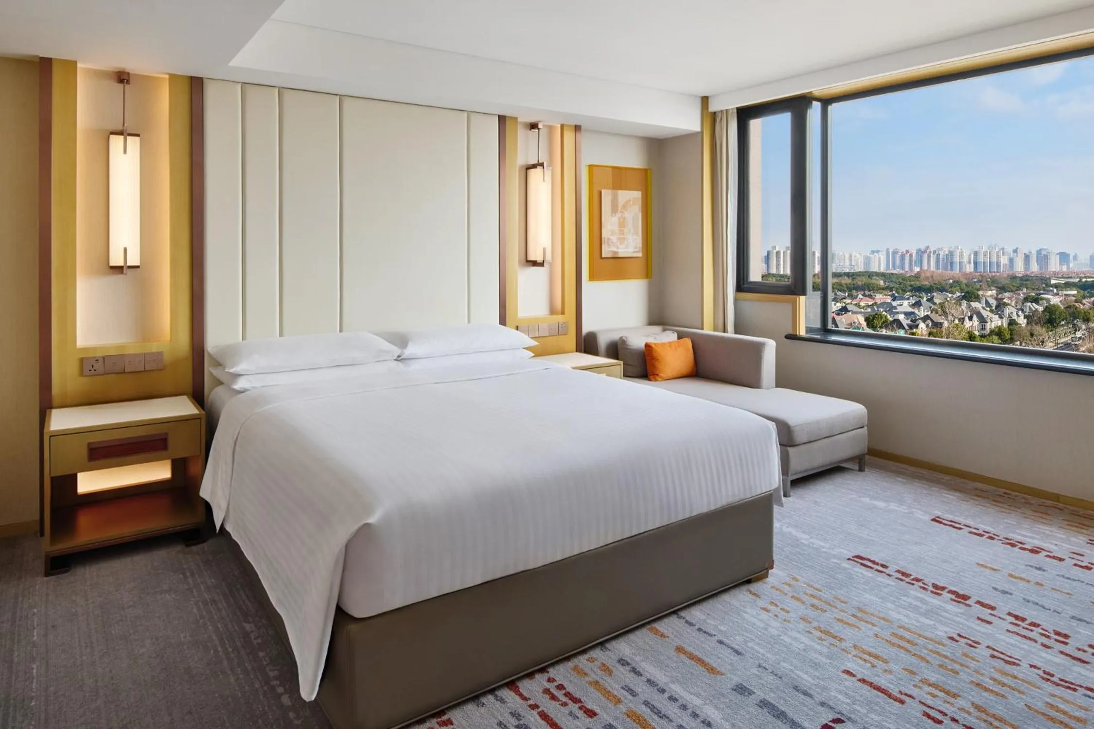 Bed in Renaissance Shanghai Hongqiao