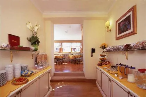 Restaurant/places to eat in Hotel La Lumiere Di Piazza Di Spagna