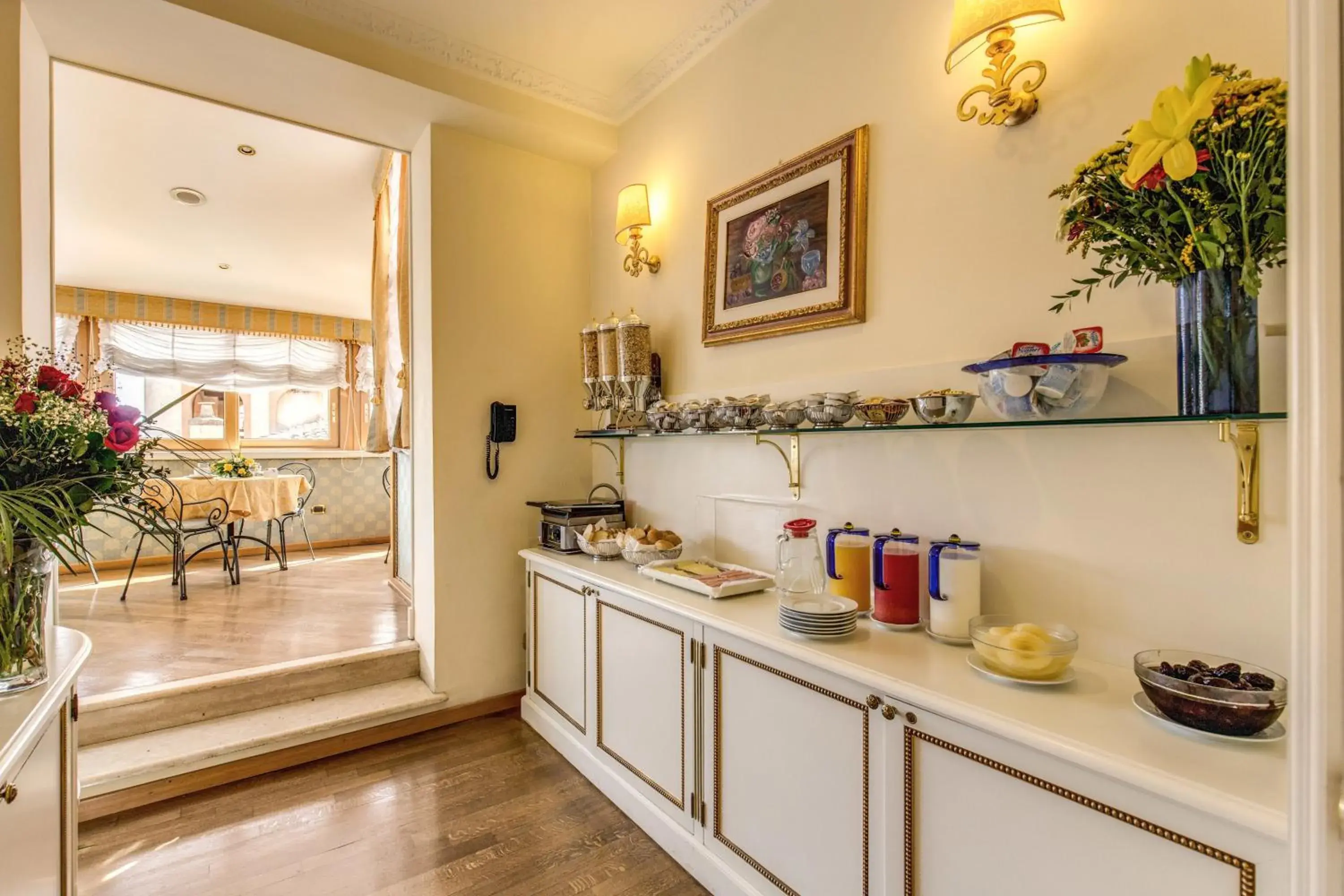 Restaurant/places to eat in Hotel La Lumiere Di Piazza Di Spagna Restaurant/places to eat in Hotel La Lumiere Di Piazza Di Spagna