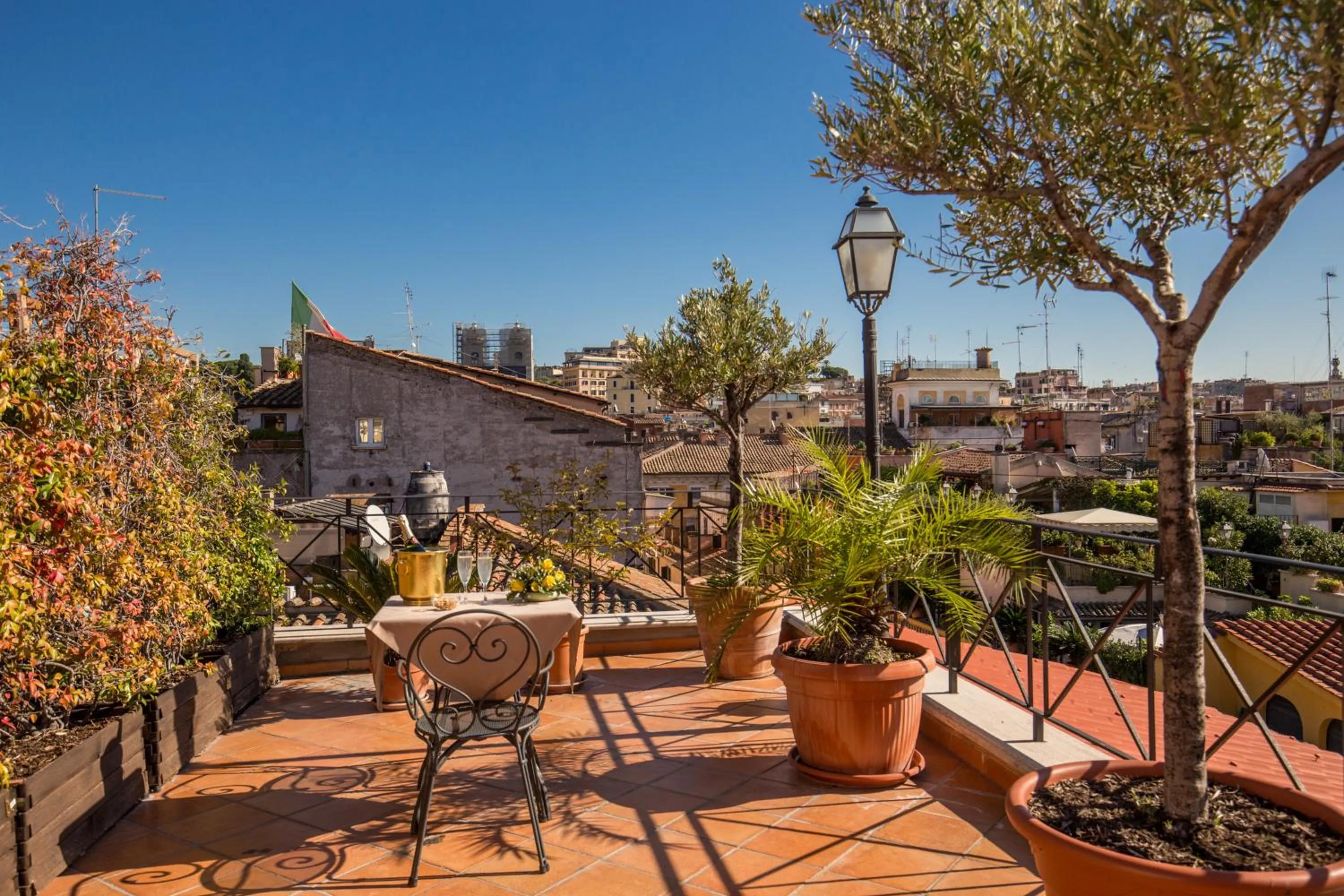 Day in Hotel La Lumiere Di Piazza Di Spagna