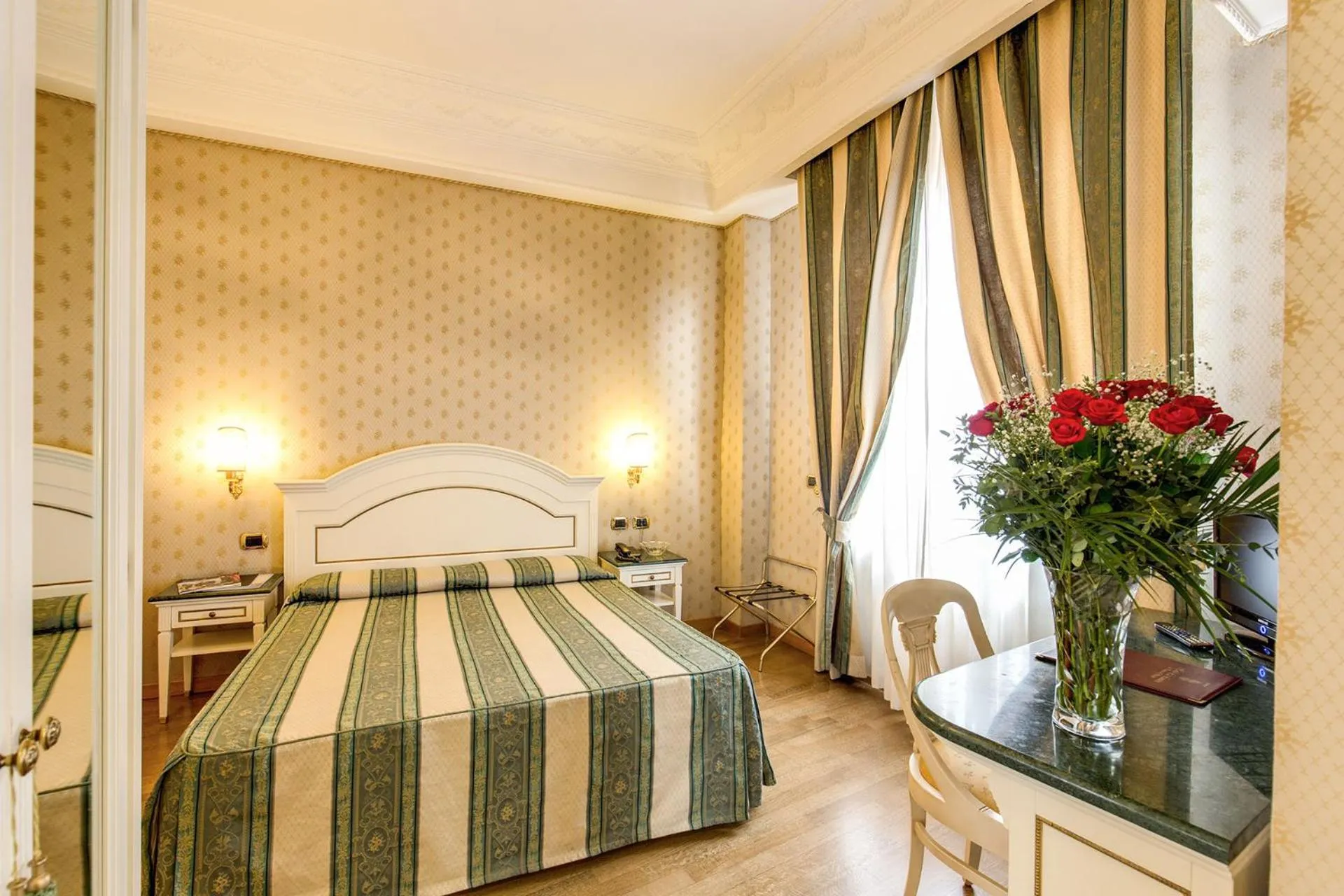 Photo of the whole room, Bed in Hotel La Lumiere Di Piazza Di Spagna