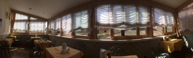 Restaurant/places to eat in Hotel La Lumiere Di Piazza Di Spagna