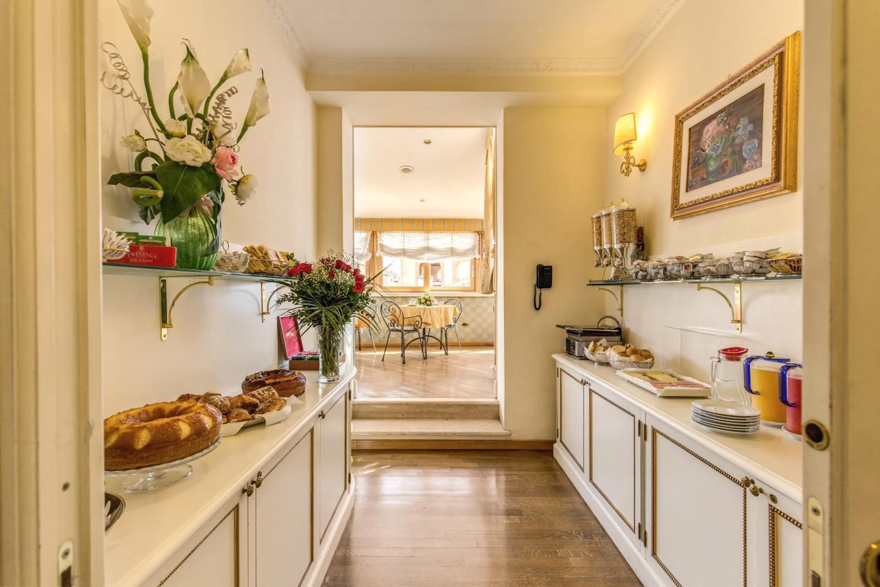 Restaurant/places to eat in Hotel La Lumiere Di Piazza Di Spagna