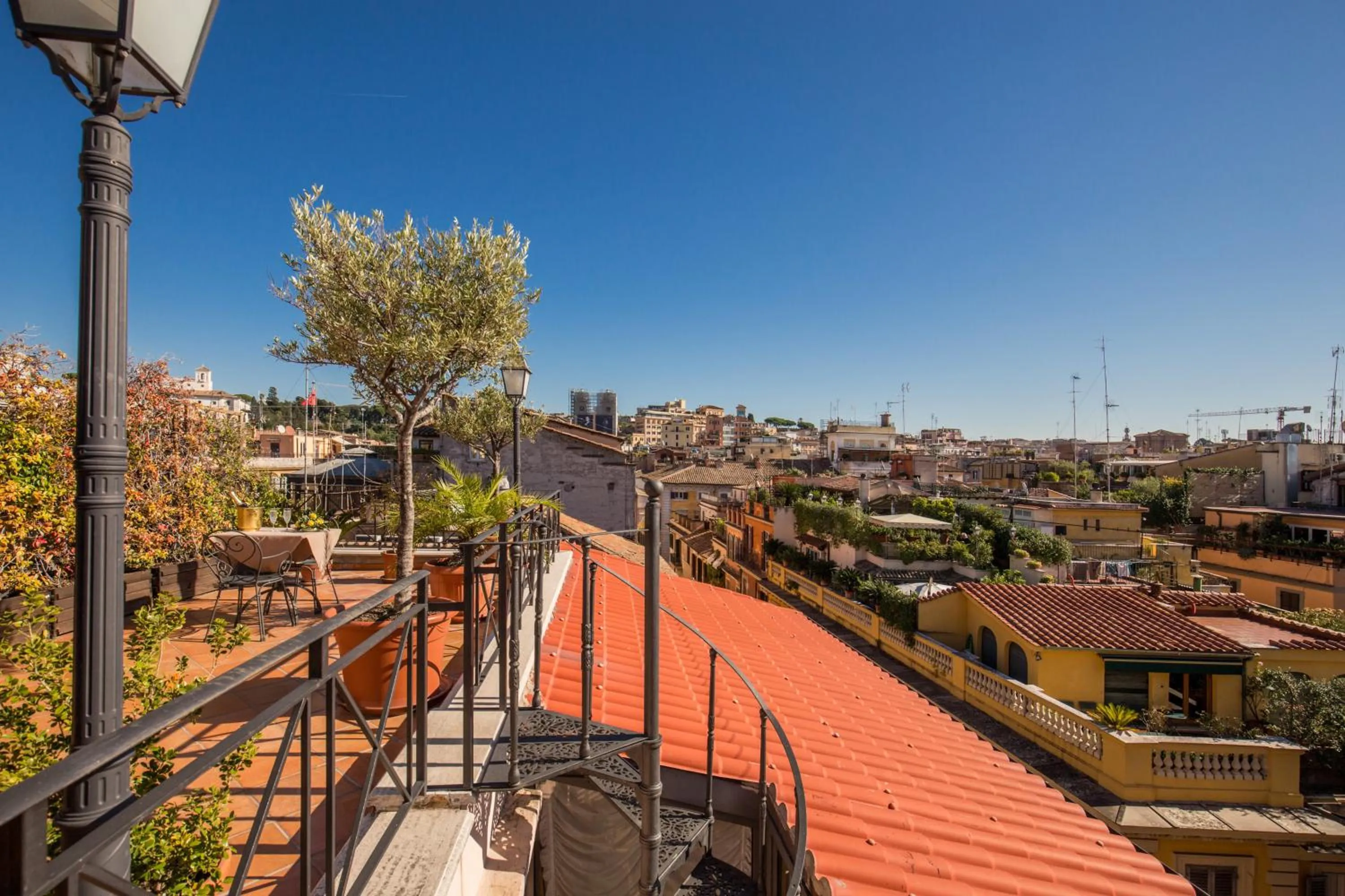 Balcony/Terrace in Hotel La Lumiere Di Piazza Di Spagna