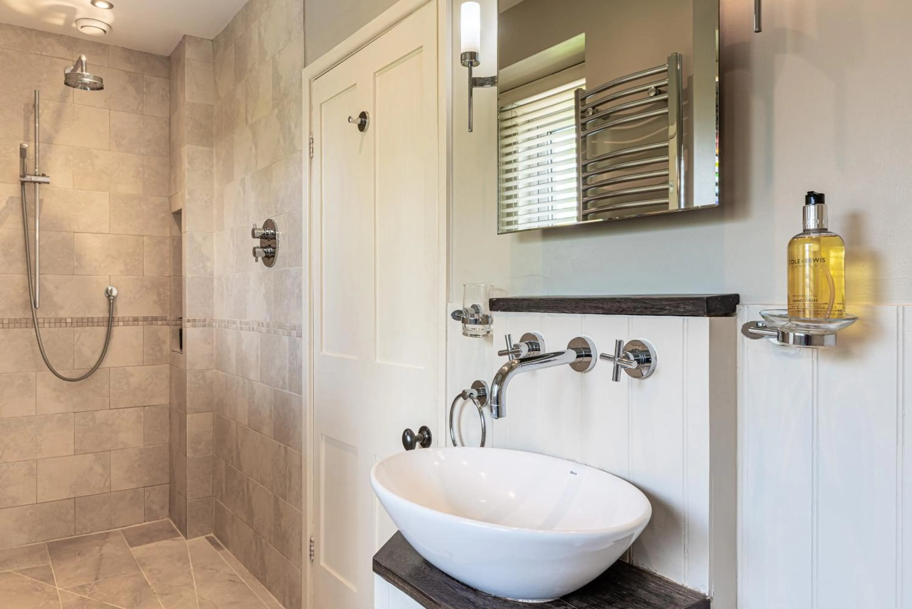 Shower in Lorne House Bed & Breakfast