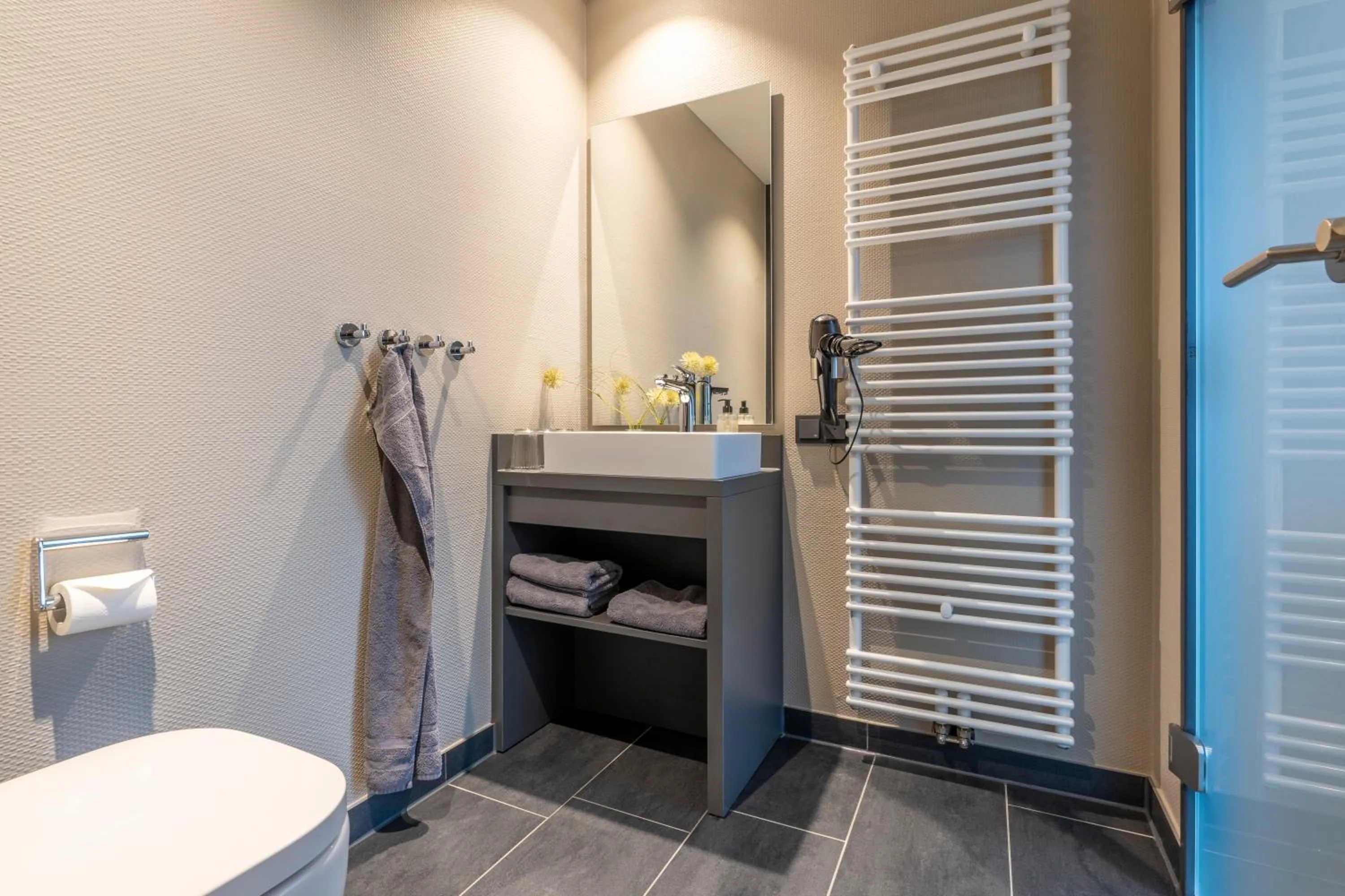 Shower in Arthotel Bakker