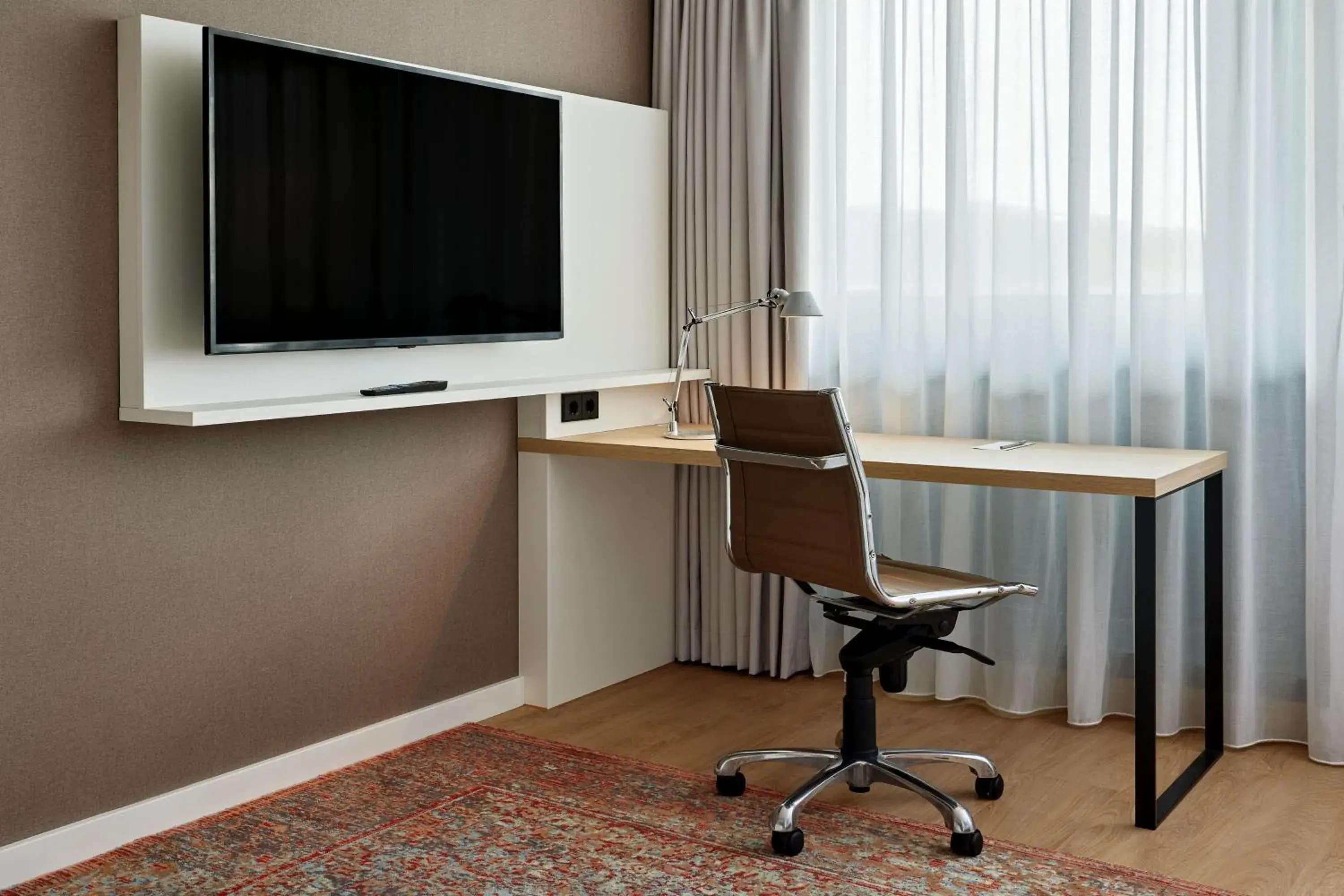 Photo of the whole room, TV/Entertainment Center in Residence Inn by Marriott Munich Central