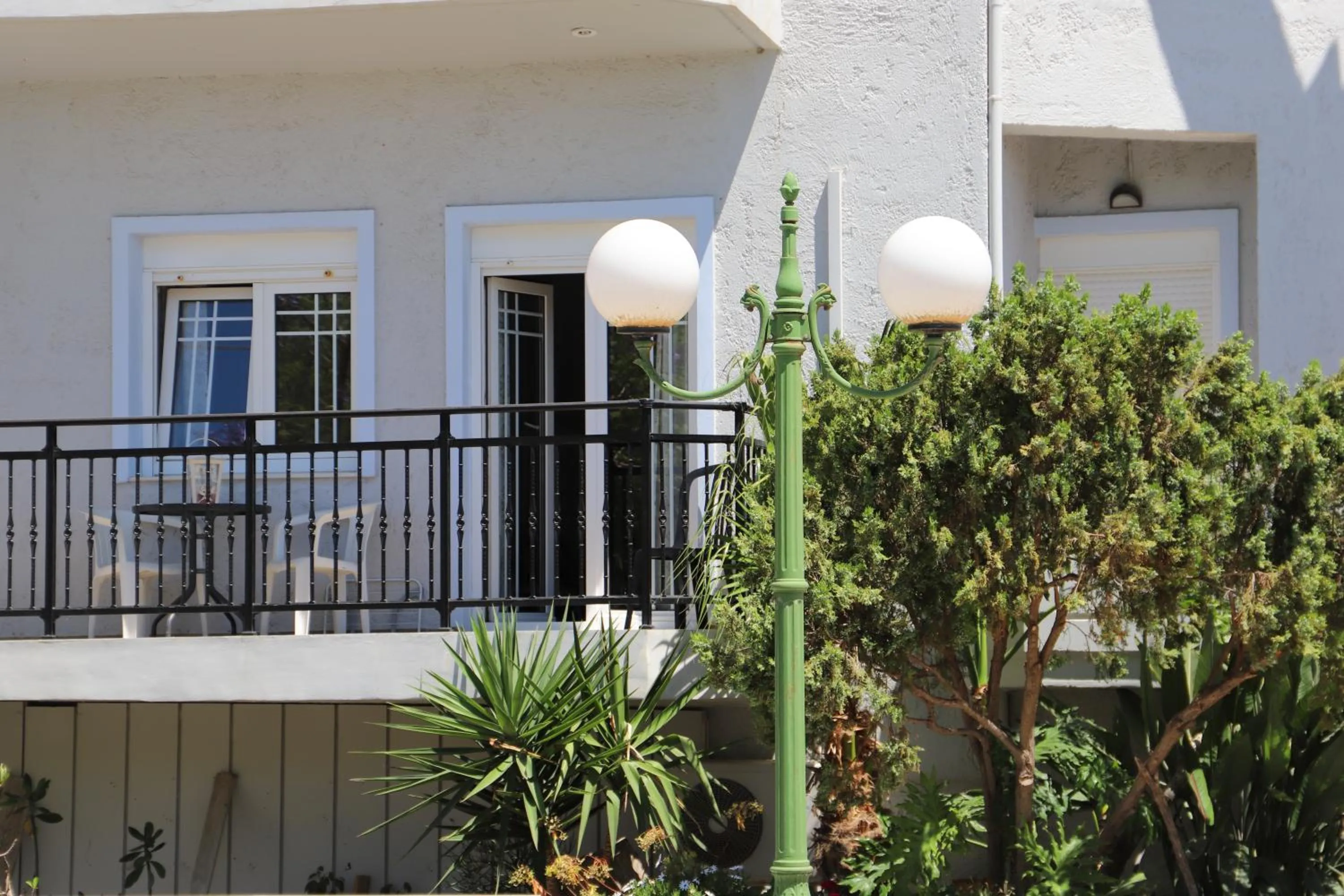 Aris Apartments