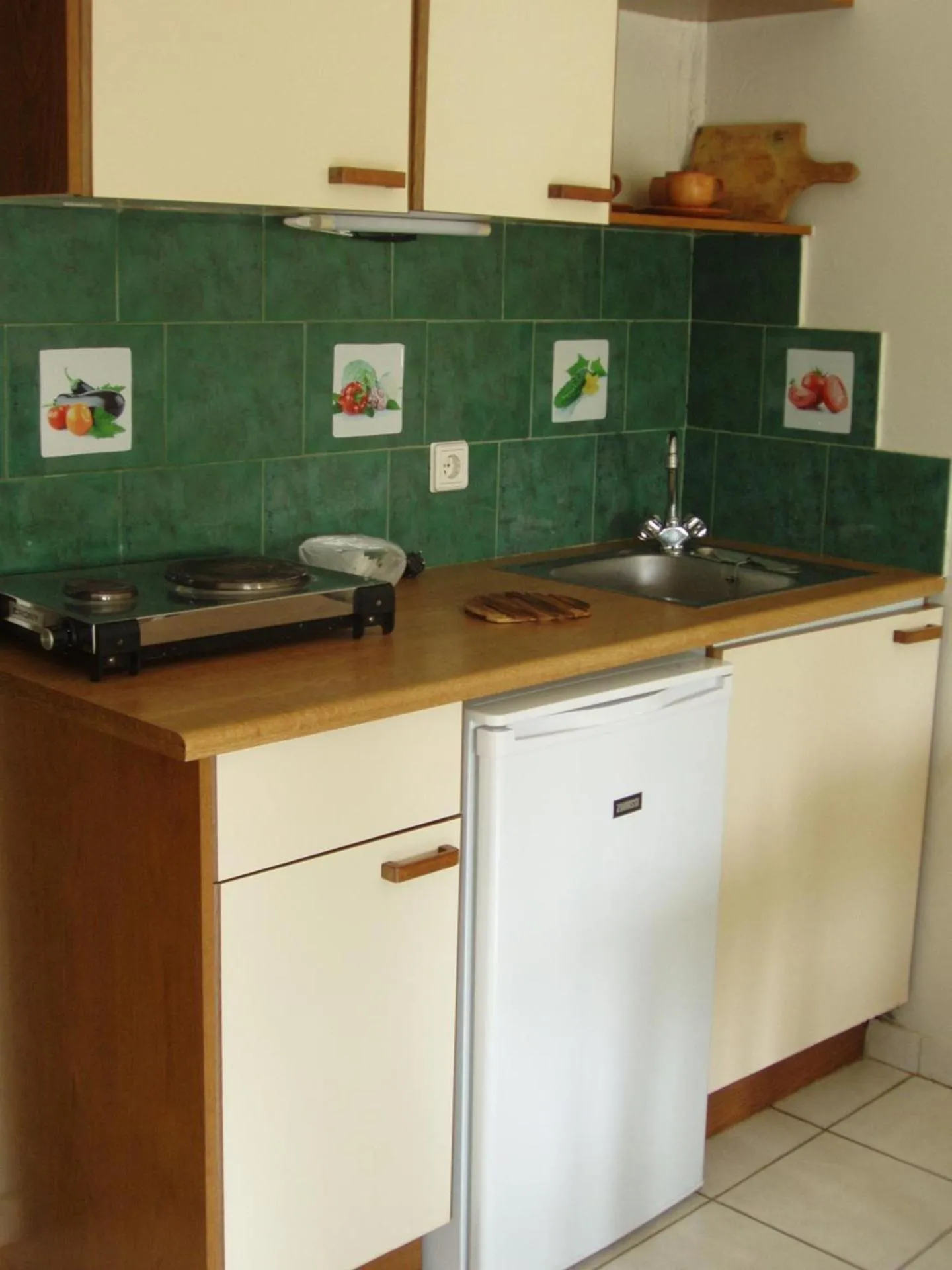 Kitchen or kitchenette in Aris Apartments