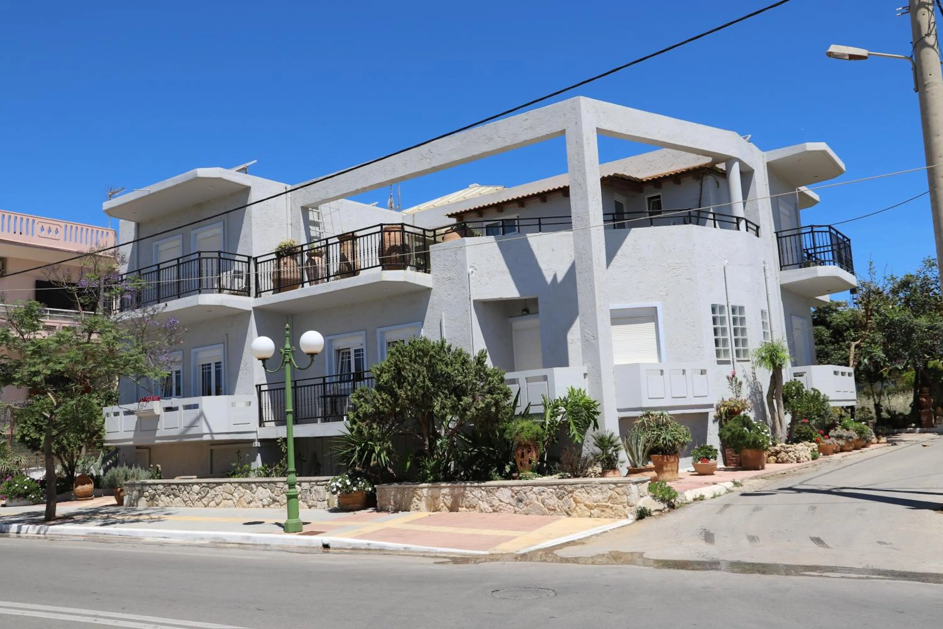 Aris Apartments