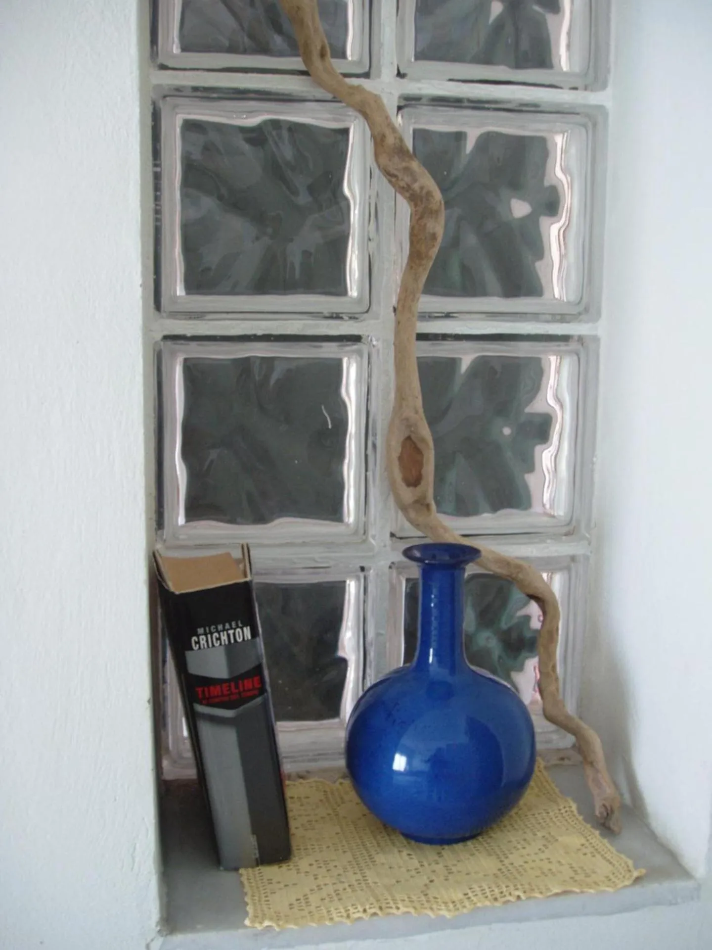 Decorative detail in Aris Apartments