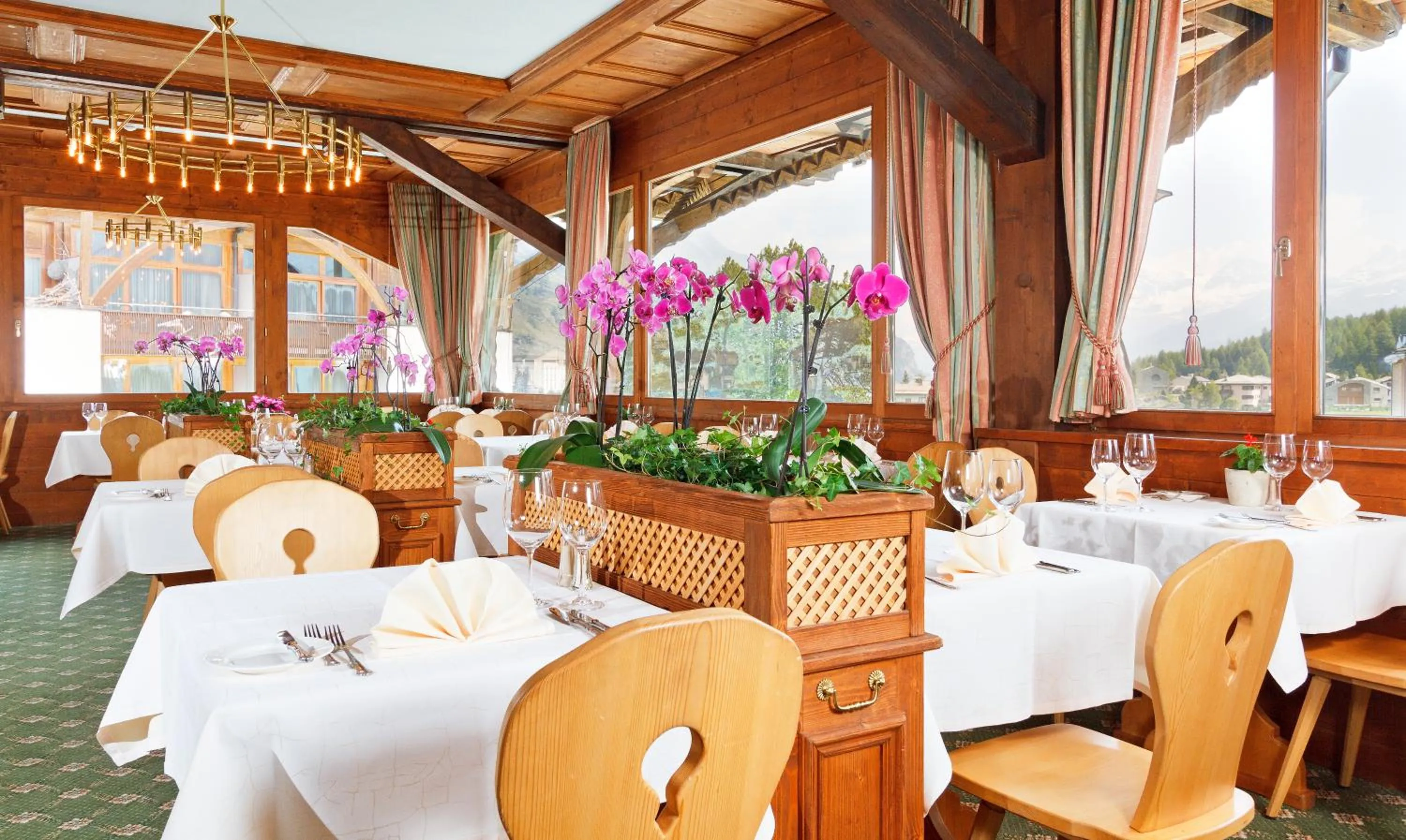 Restaurant/places to eat in Schweizerhaus Swiss Quality Hotel