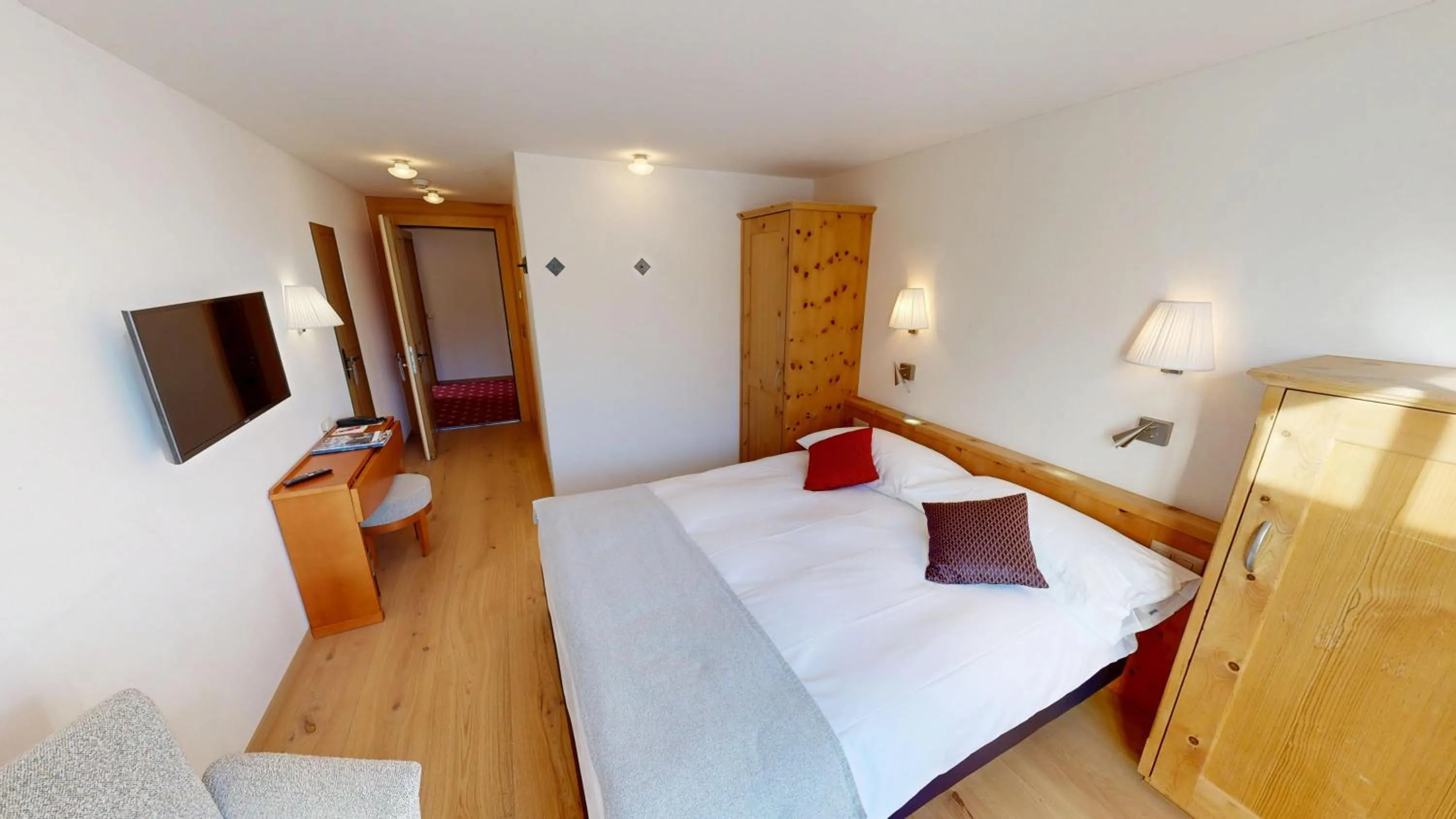 Bed in Schweizerhaus Swiss Quality Hotel