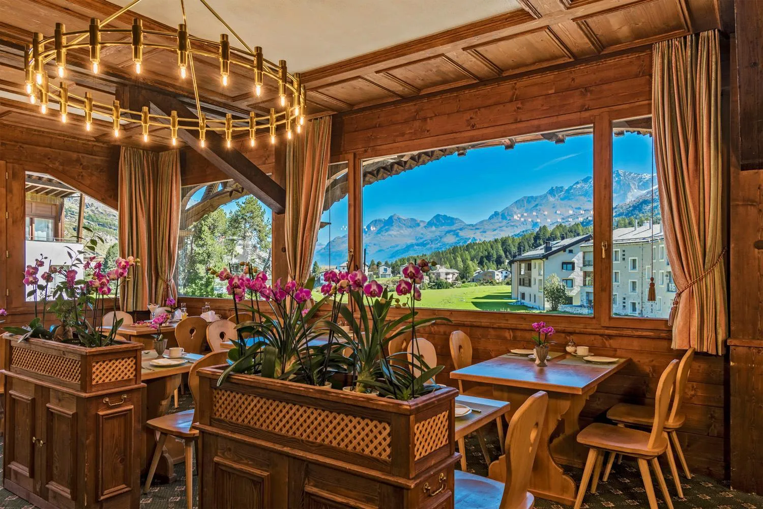 Restaurant/places to eat in Schweizerhaus Swiss Quality Hotel