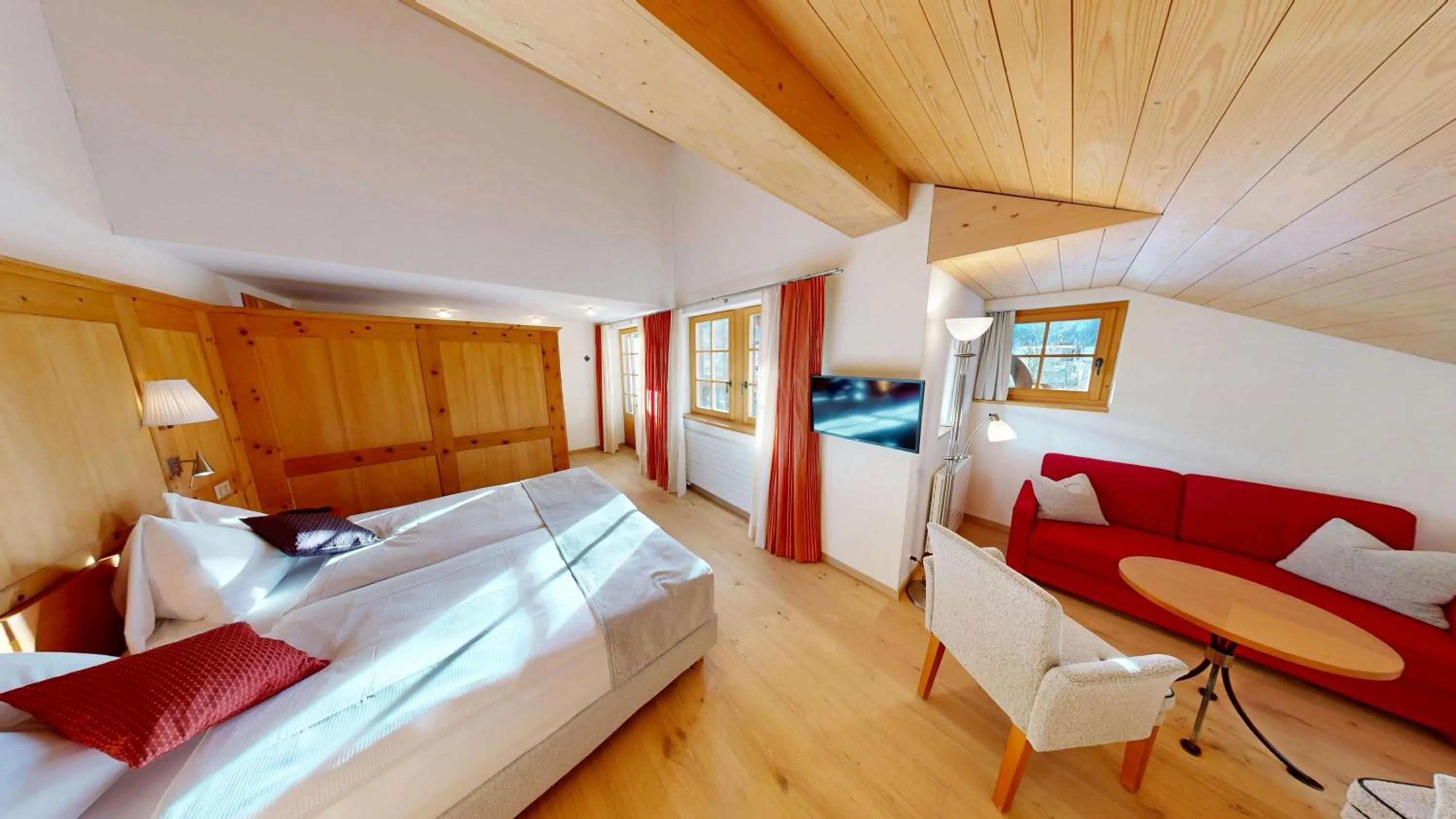 Bathroom, Bed in Schweizerhaus Swiss Quality Hotel