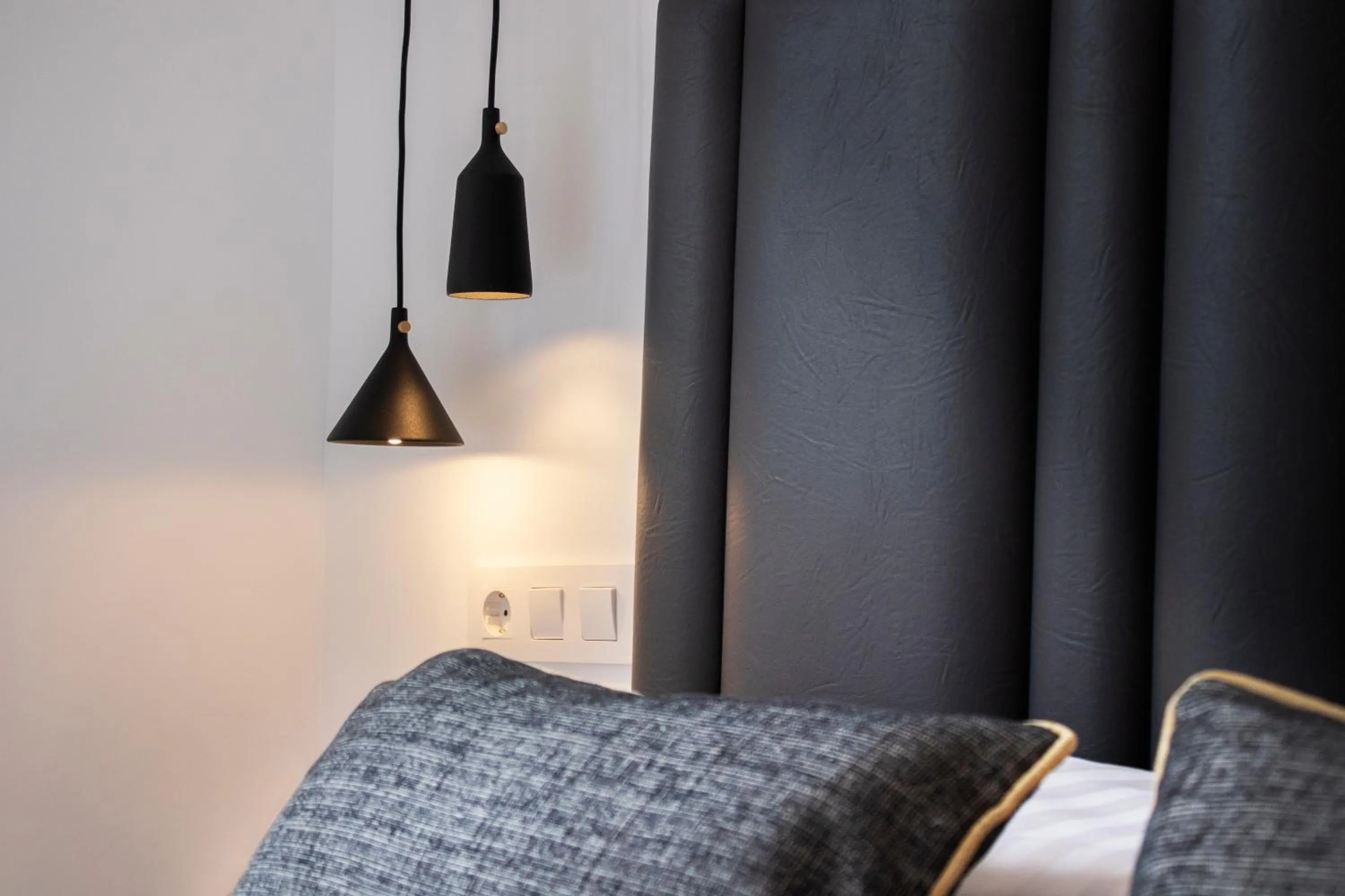 Bedroom, Bed in Madrisol