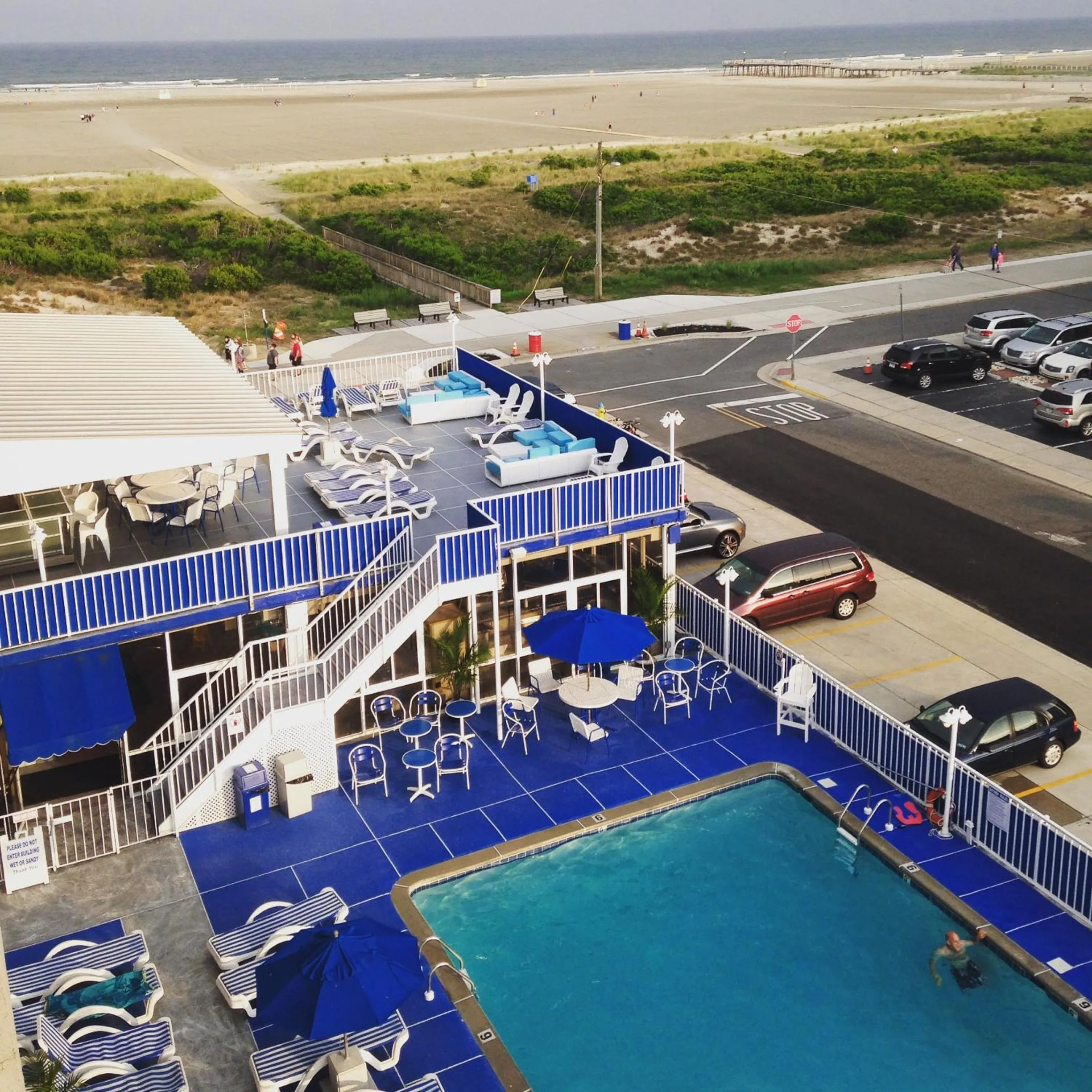 Swimming pool in Adventurer Oceanfront Inn