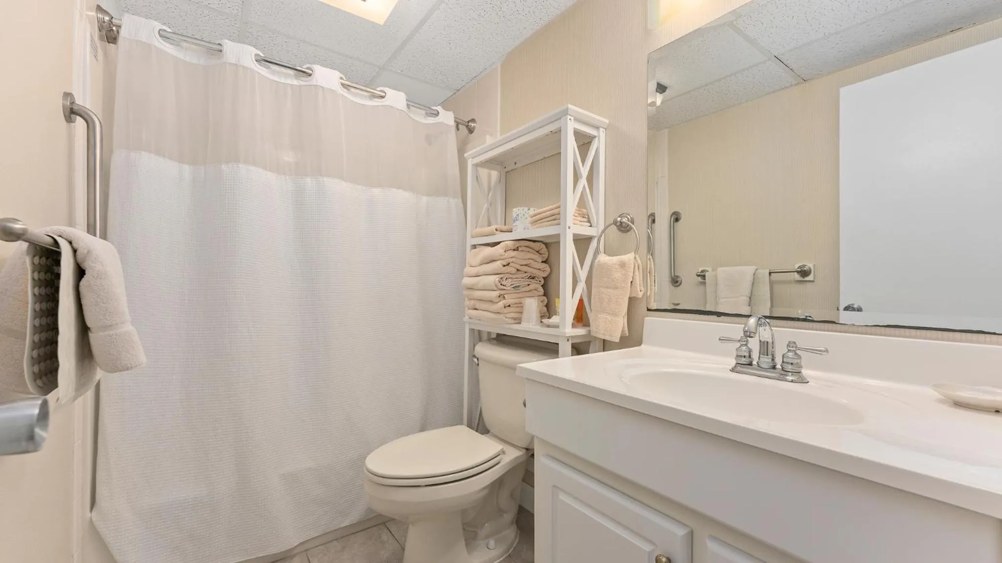 Toilet in Adventurer Oceanfront Inn