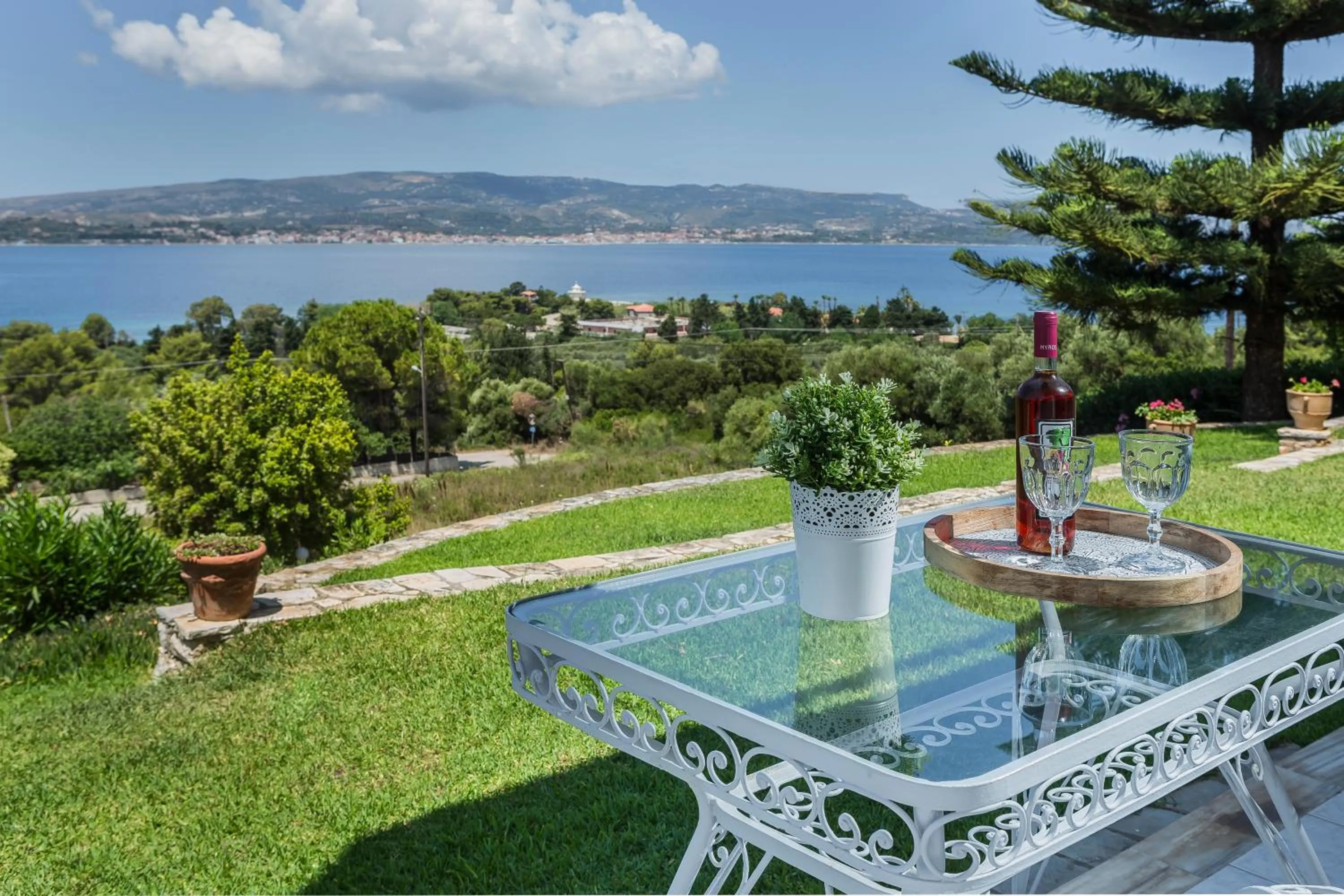 Garden in Panorama Fanari studios and apartments