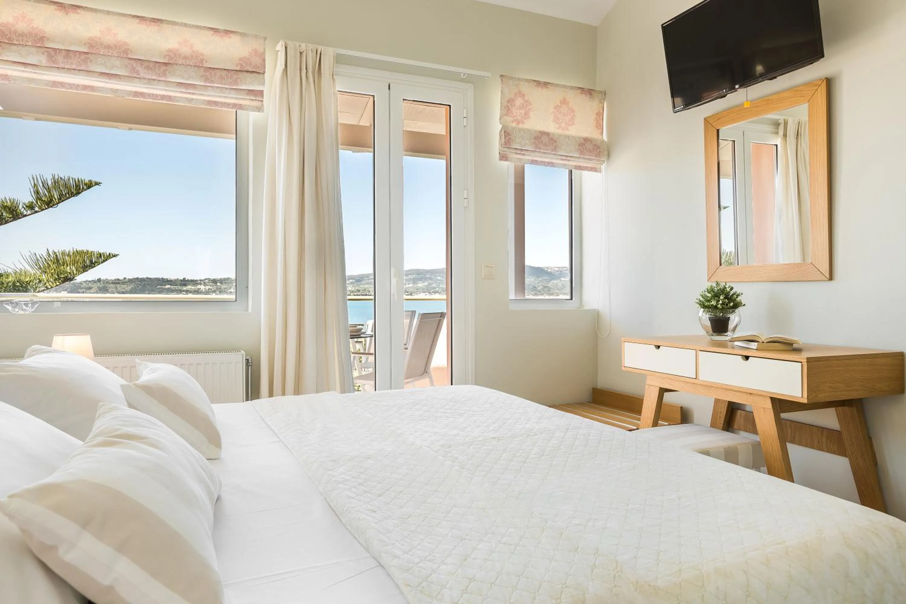 Bed in Panorama Fanari studios and apartments