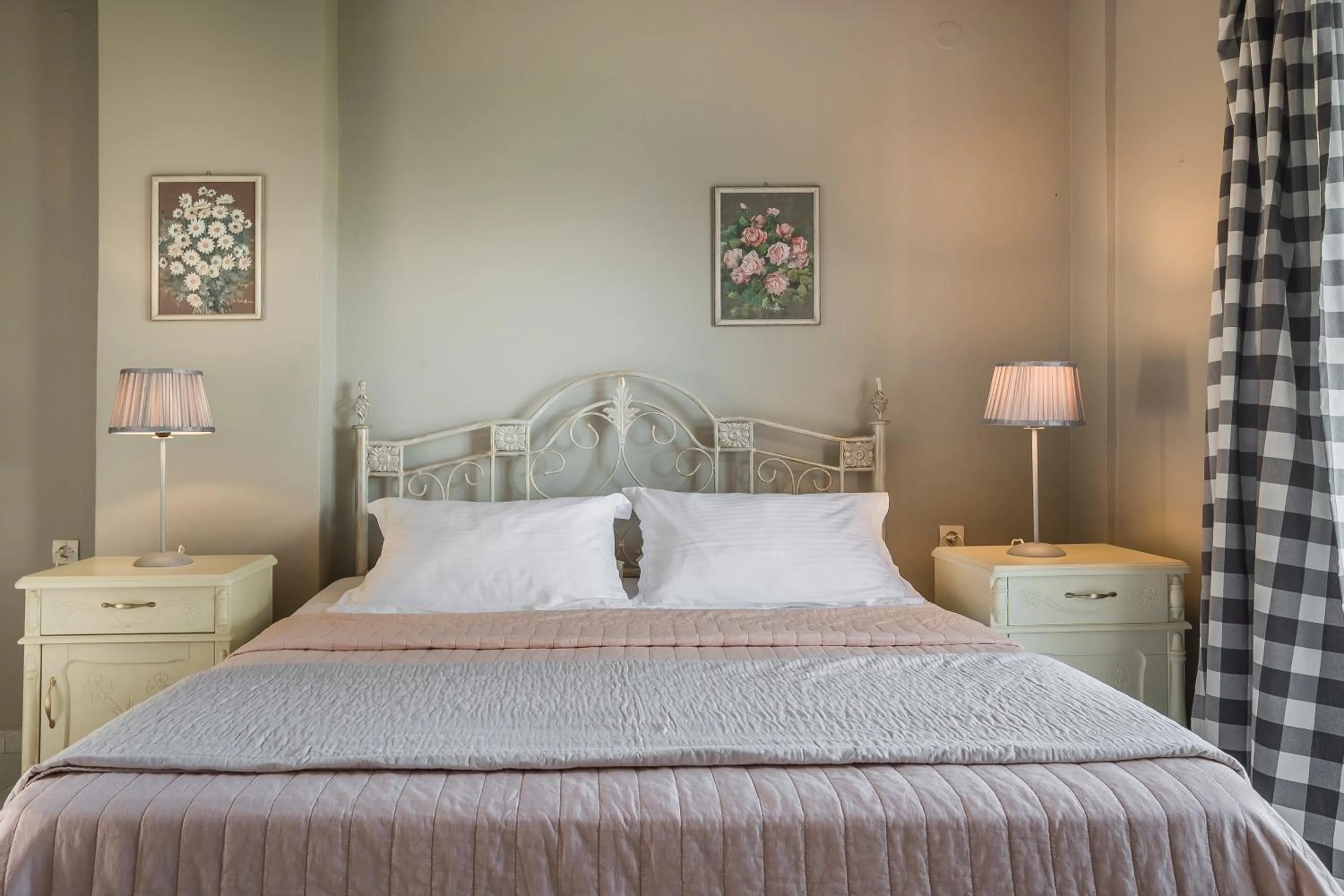 Bed in Panorama Fanari studios and apartments