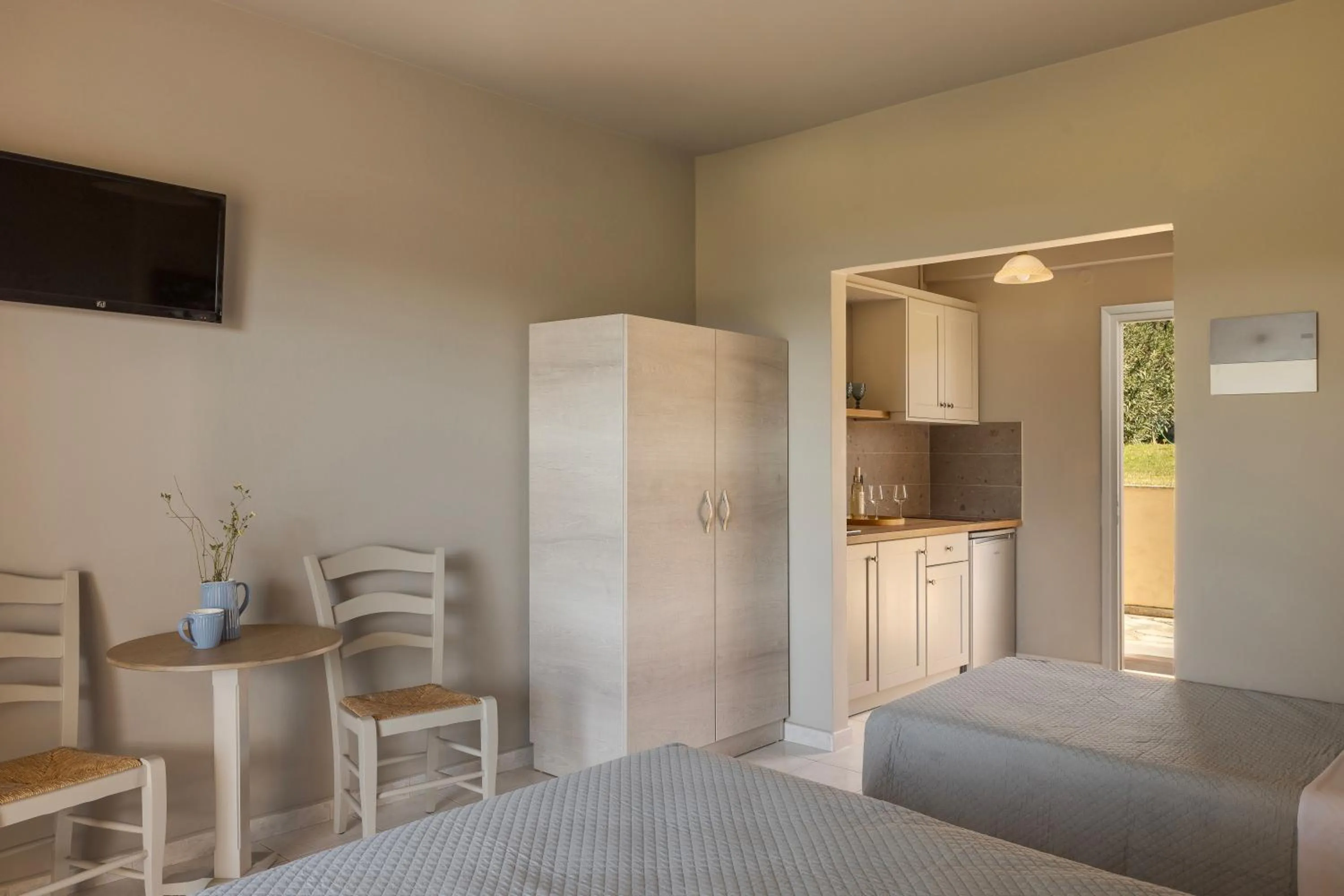 Kitchen or kitchenette, Bed in Panorama Fanari studios and apartments