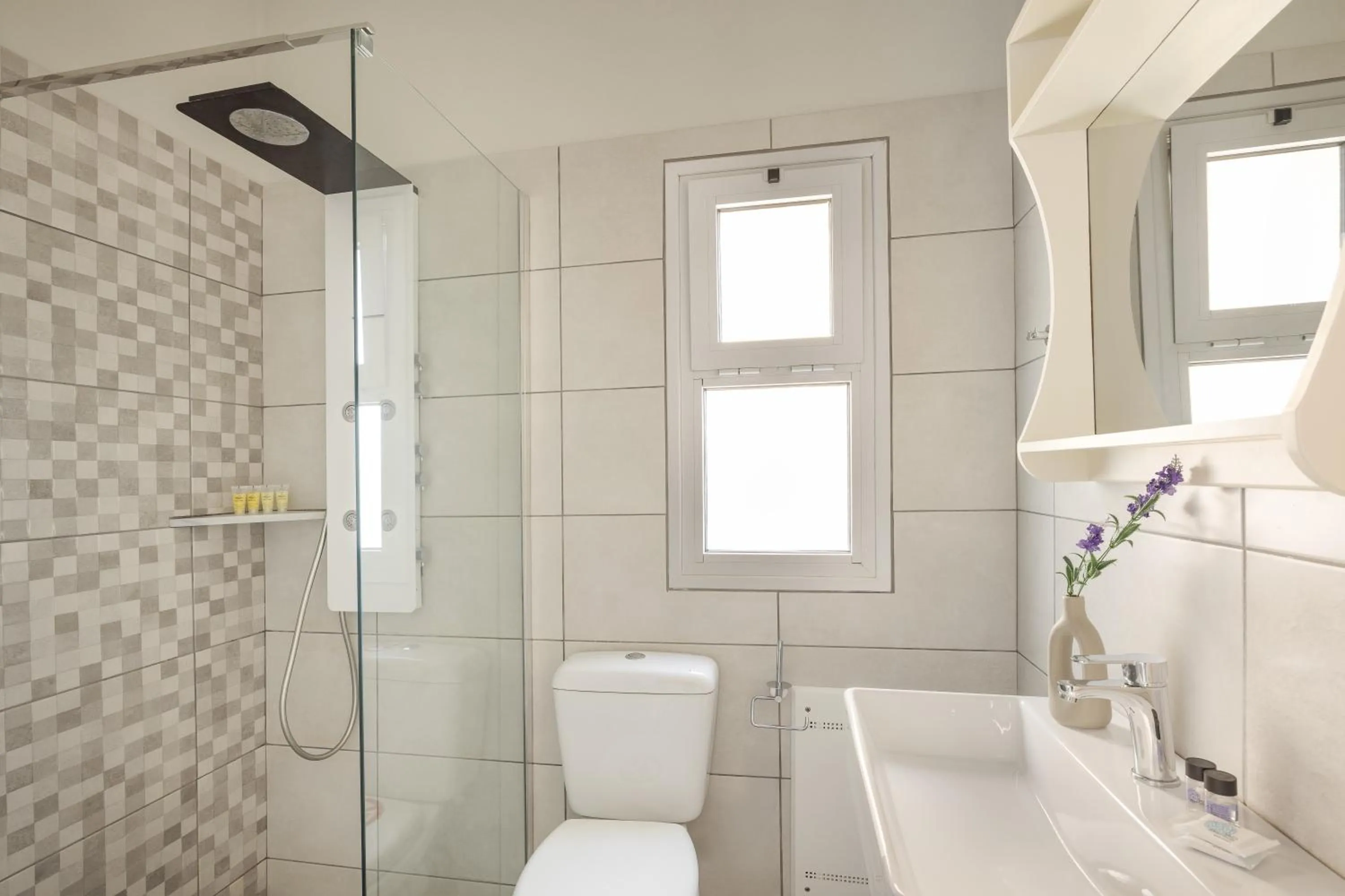 Shower in Panorama Fanari studios and apartments