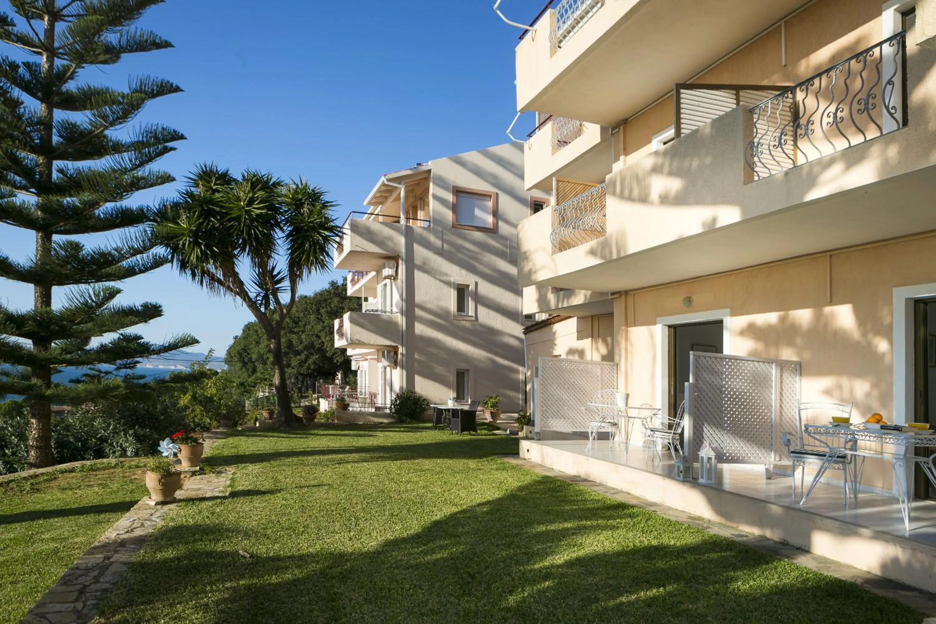 Garden in Panorama Fanari studios and apartments