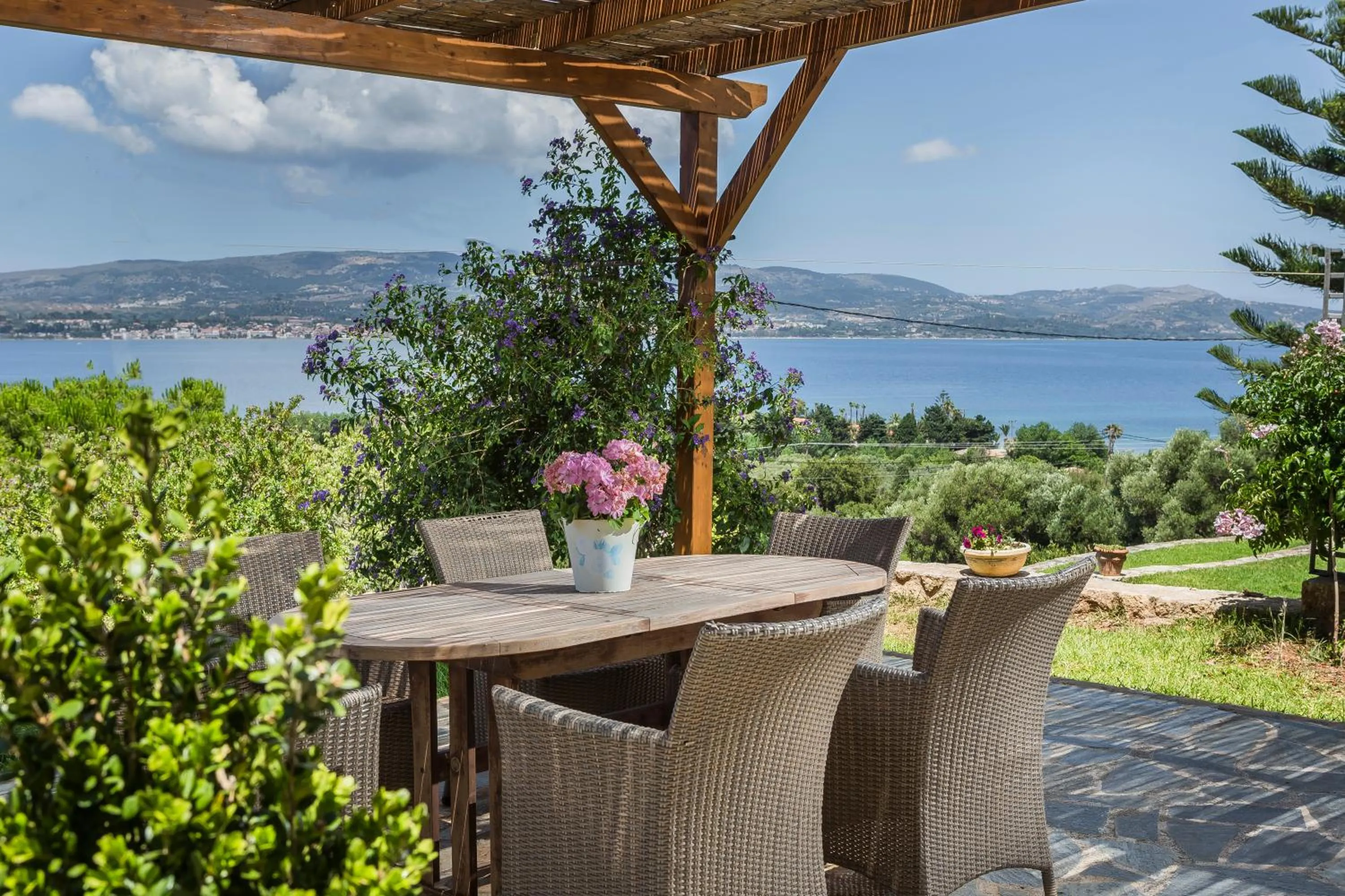 Garden in Panorama Fanari studios and apartments