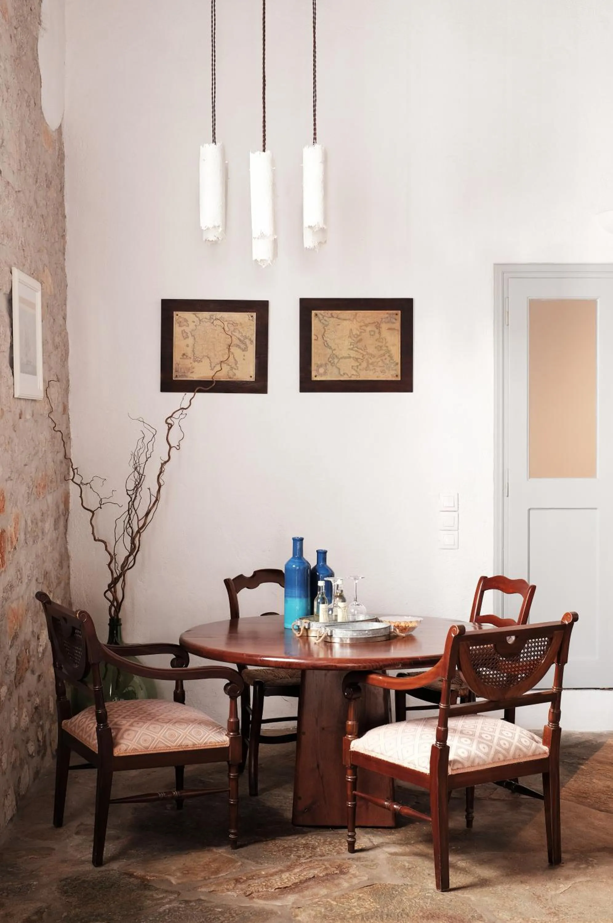 Dining area in Keresbino Hydra Manor House