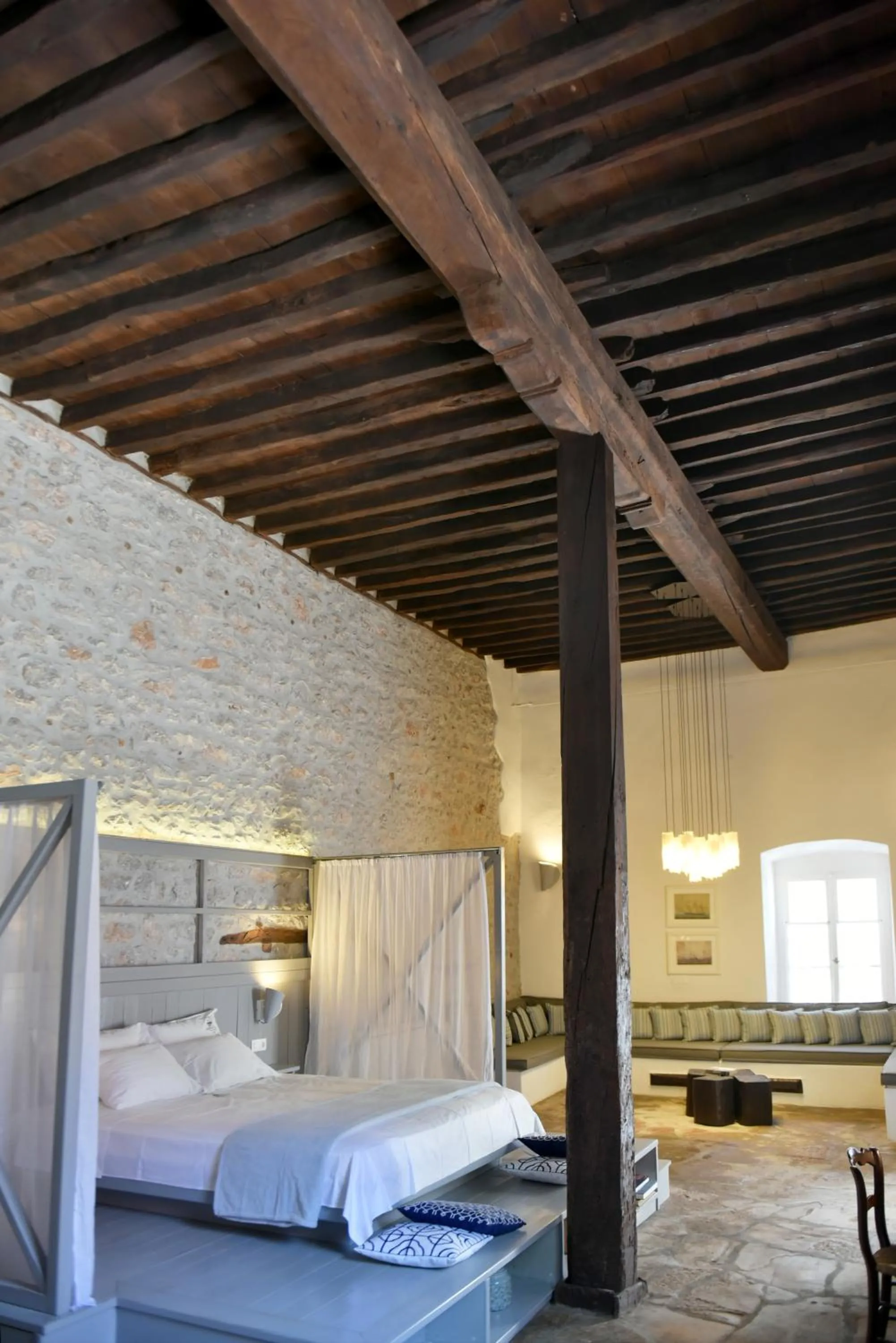 Photo of the whole room, Bed in Keresbino Hydra Manor House