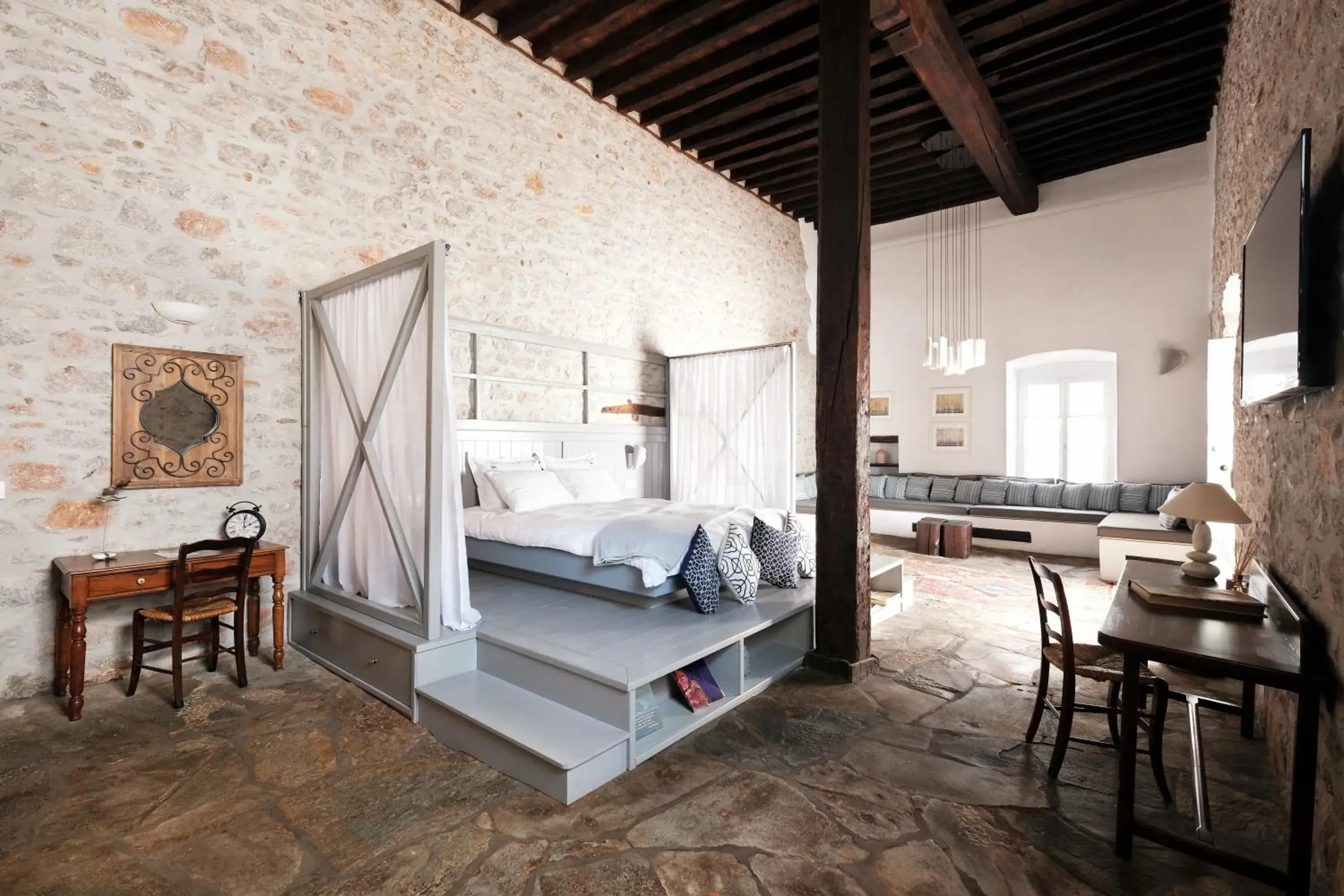 Keresbino Hydra Manor House Keresbino Hydra Manor House