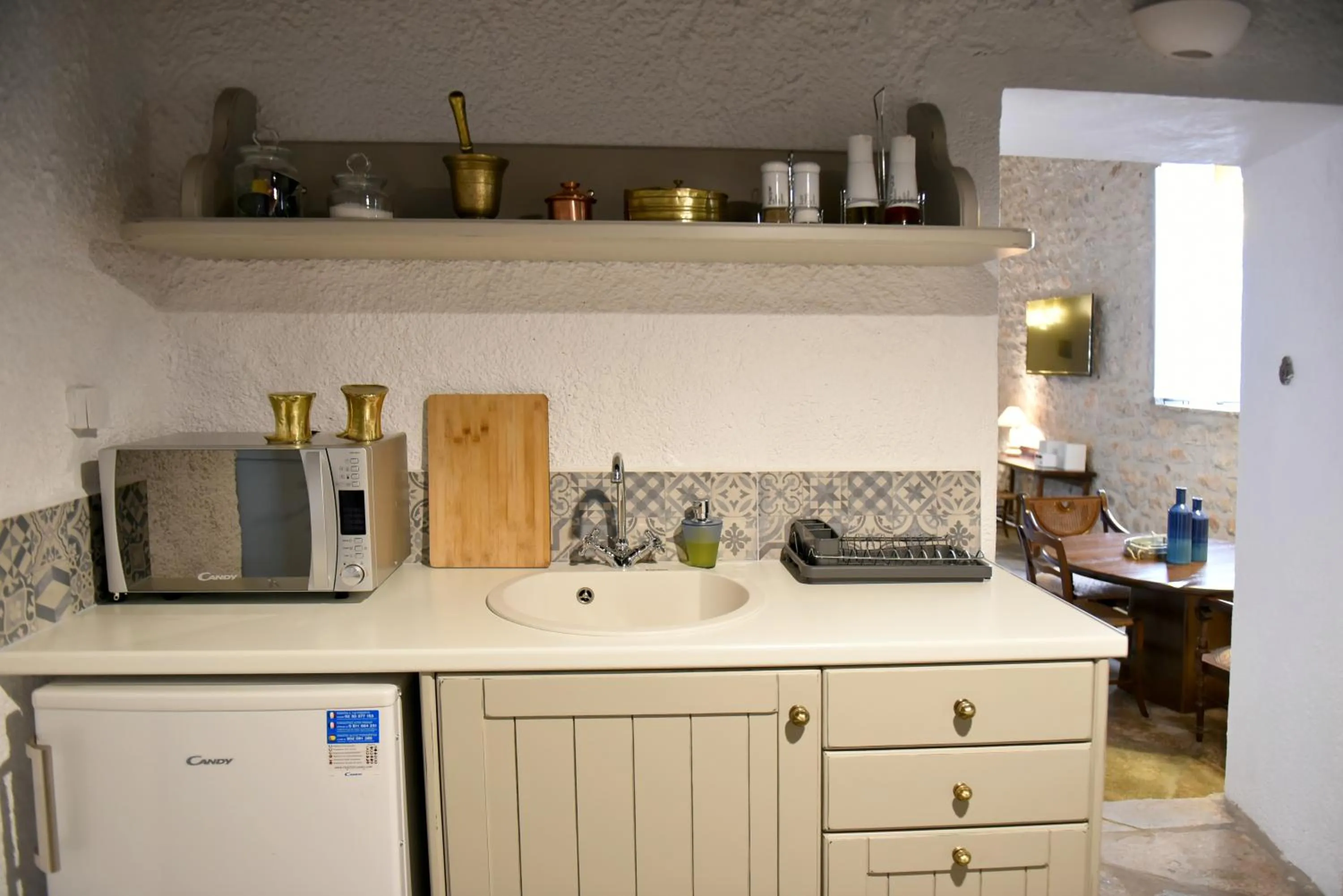 Kitchen or kitchenette in Keresbino Hydra Manor House