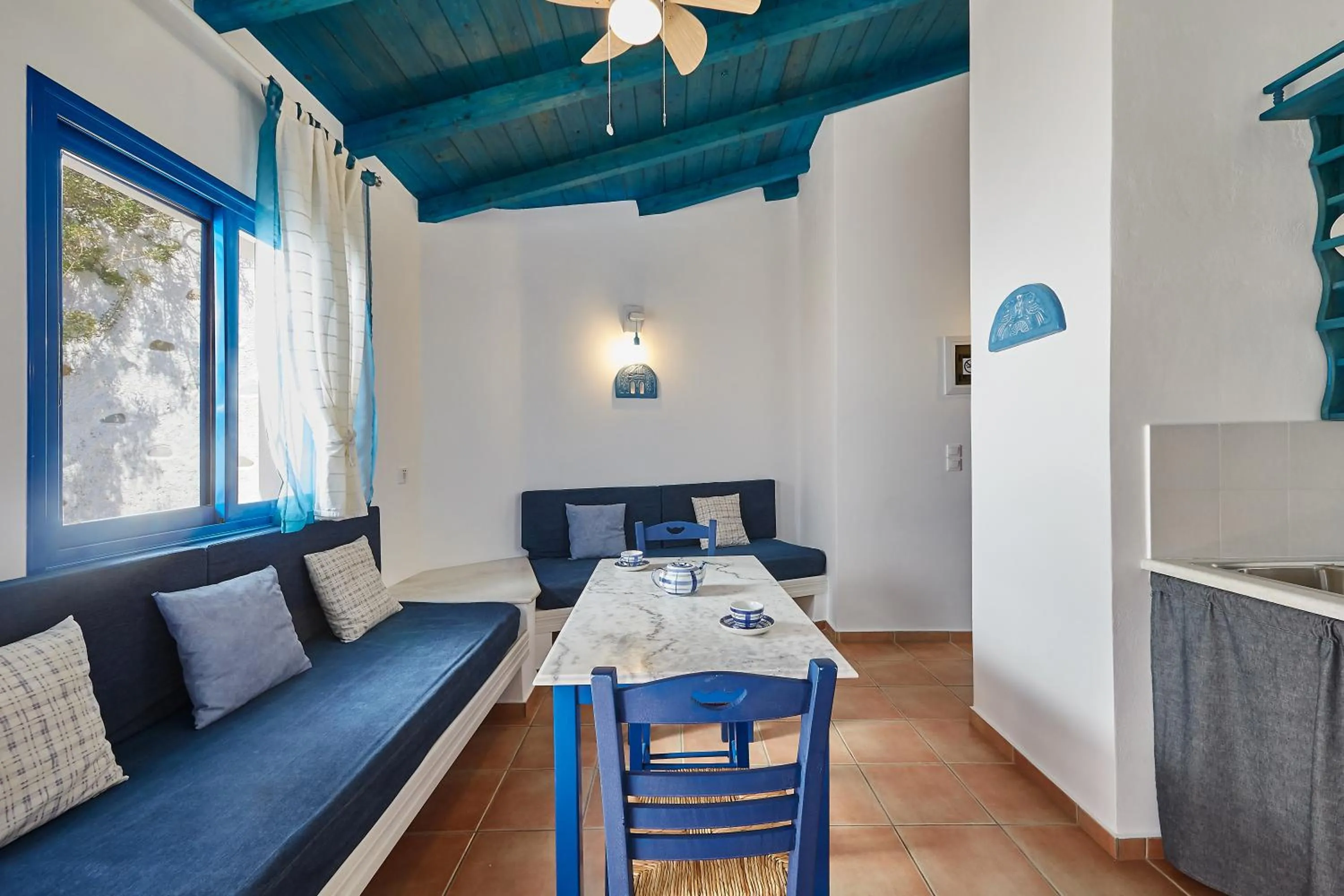 Seating area in Kerame Studios & Apartments