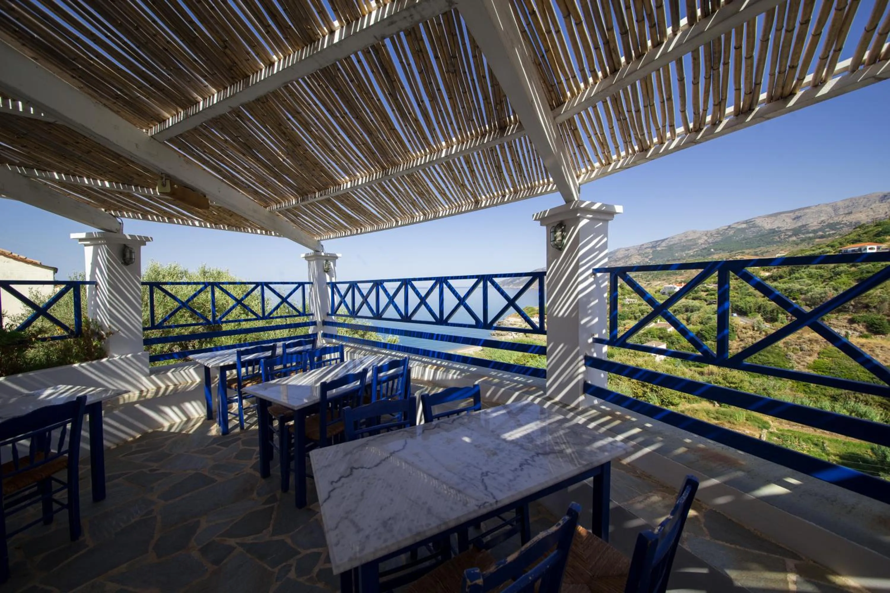 Restaurant/places to eat in Kerame Studios & Apartments