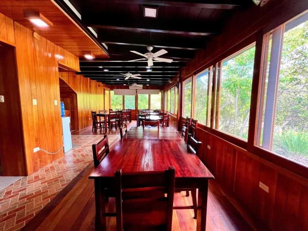 Restaurant/places to eat in Hotel Cally